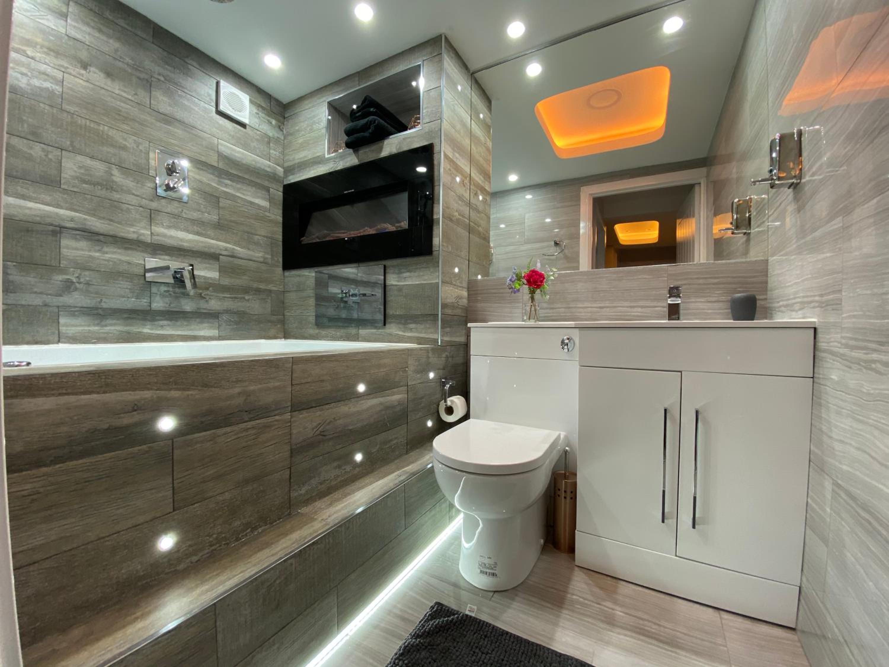 Superior Suite - Photo 32