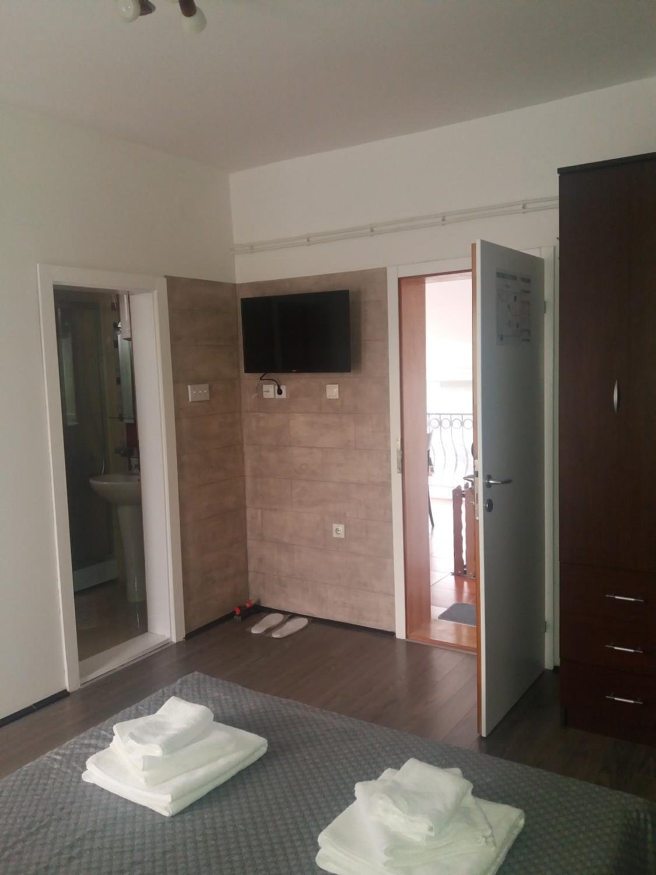 Studio Apartment photo 2