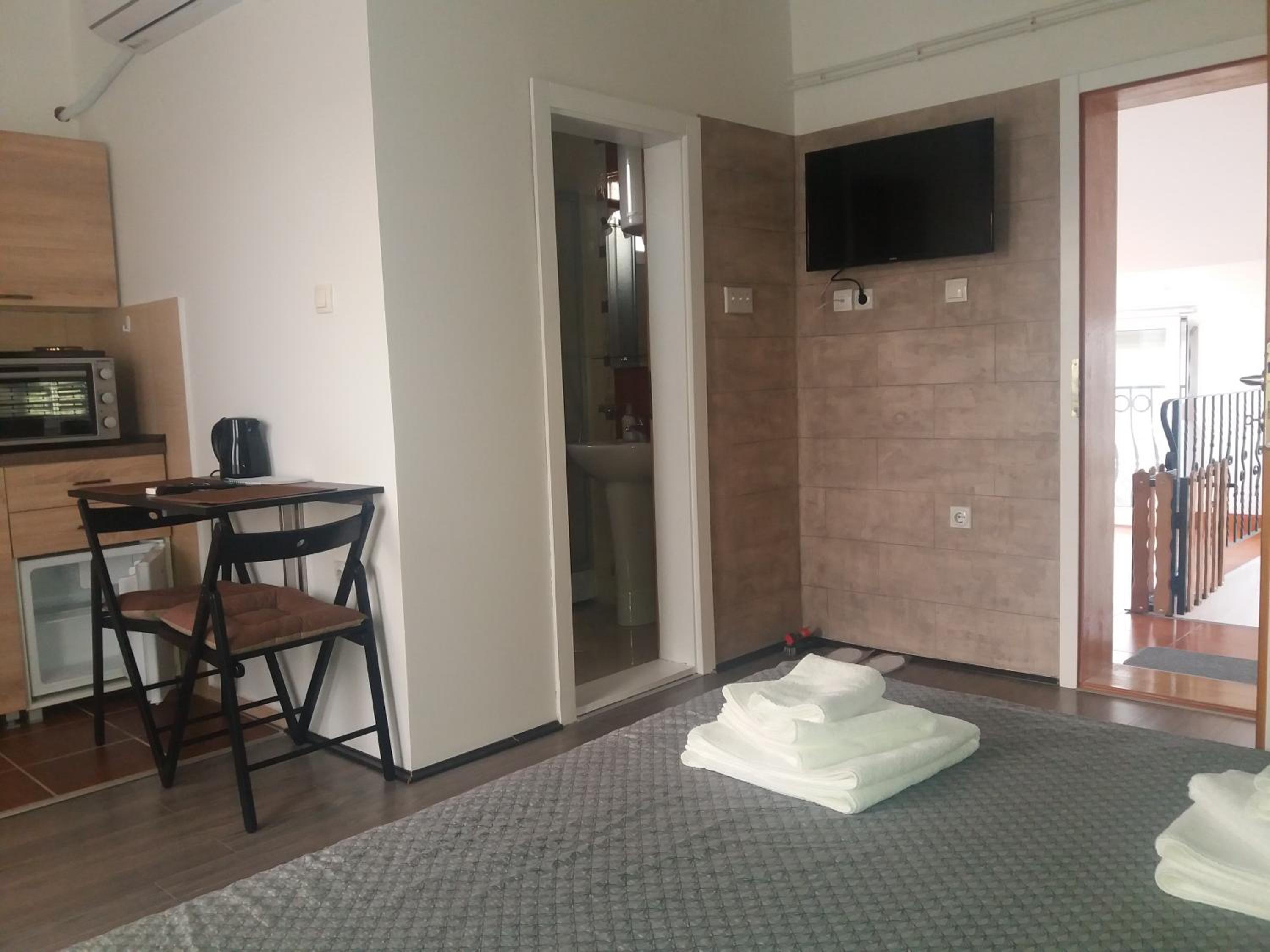 Studio Apartment photo 1