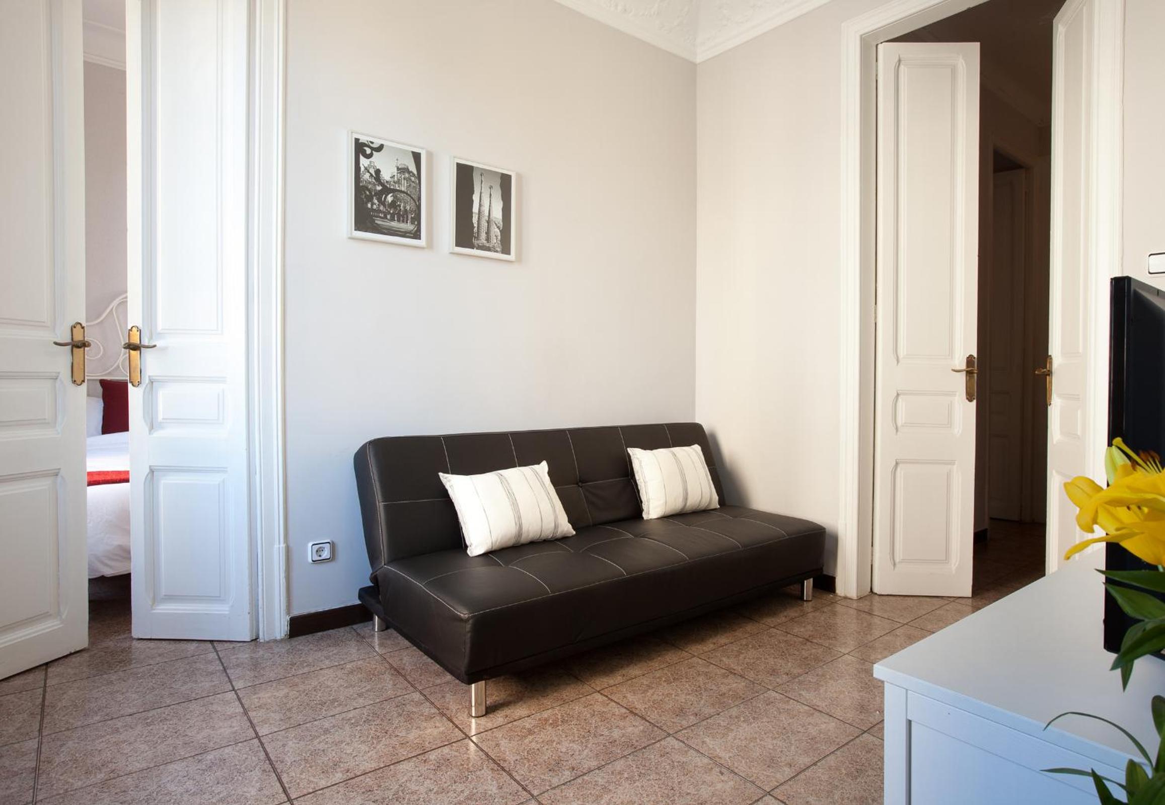 Three-Bedroom Apartment photo 2