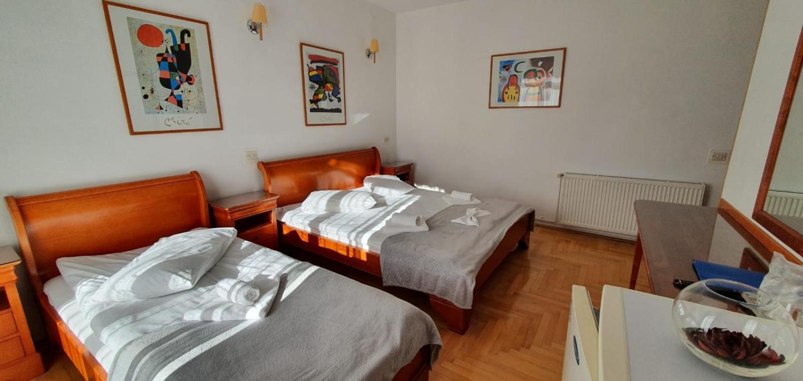 Triple Room with Balcony - Photo 7