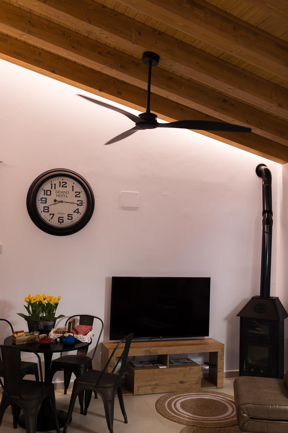 Two-Bedroom House - Photo 12