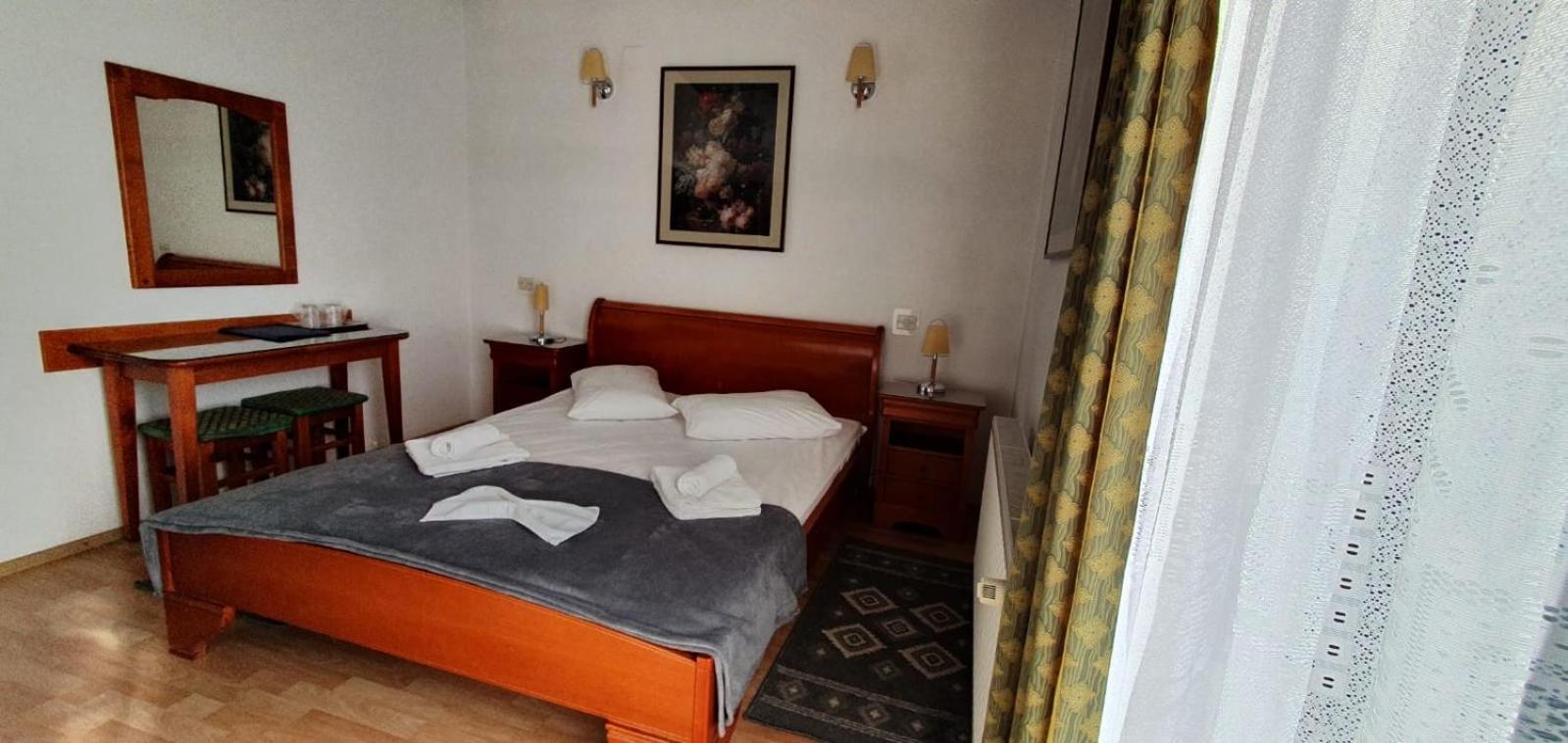 Deluxe Double Room with Balcony - Photo 8