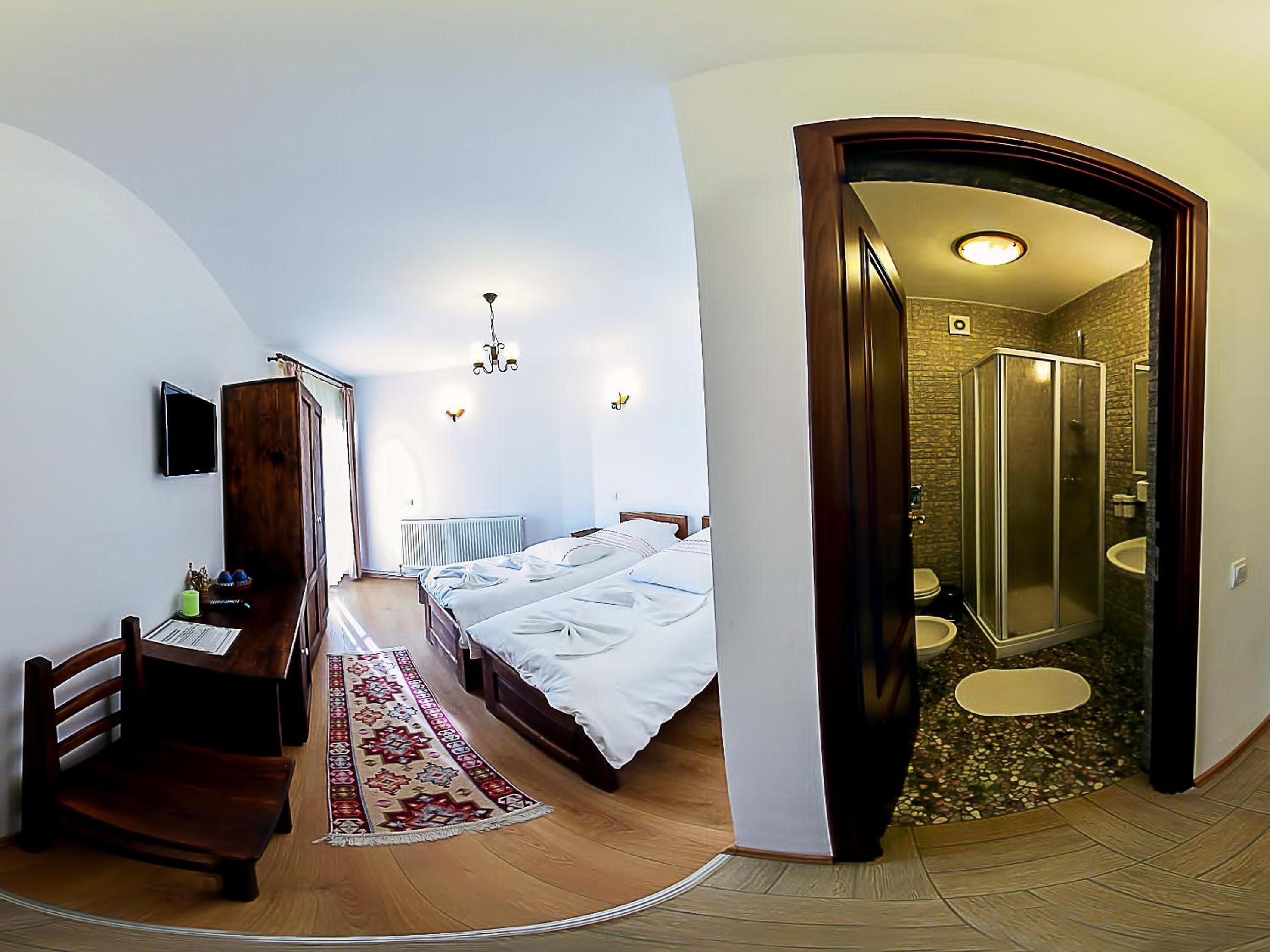 Double or Twin Room photo 3