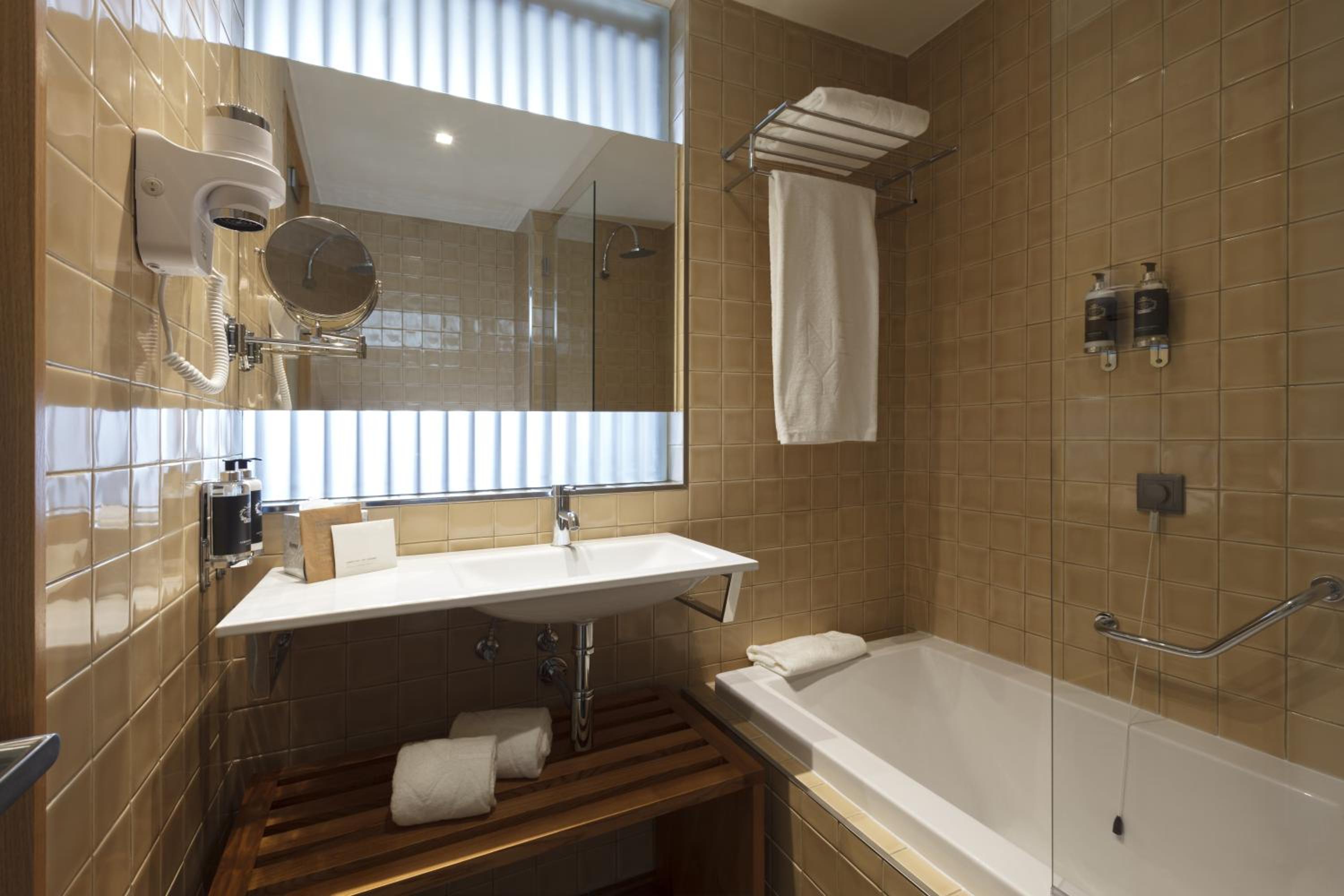 Suite with River View - Photo 10