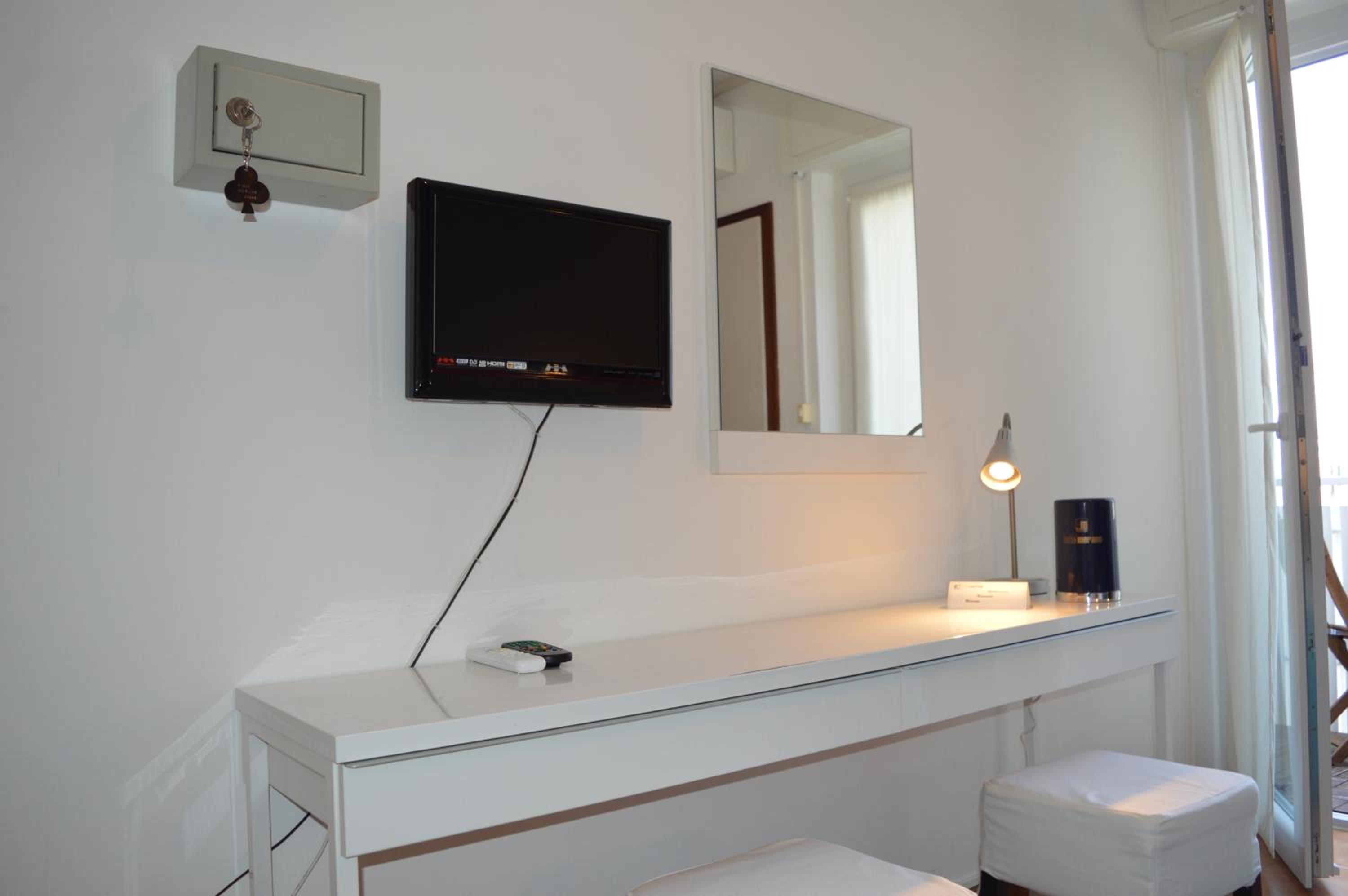 Double Room - Photo 2