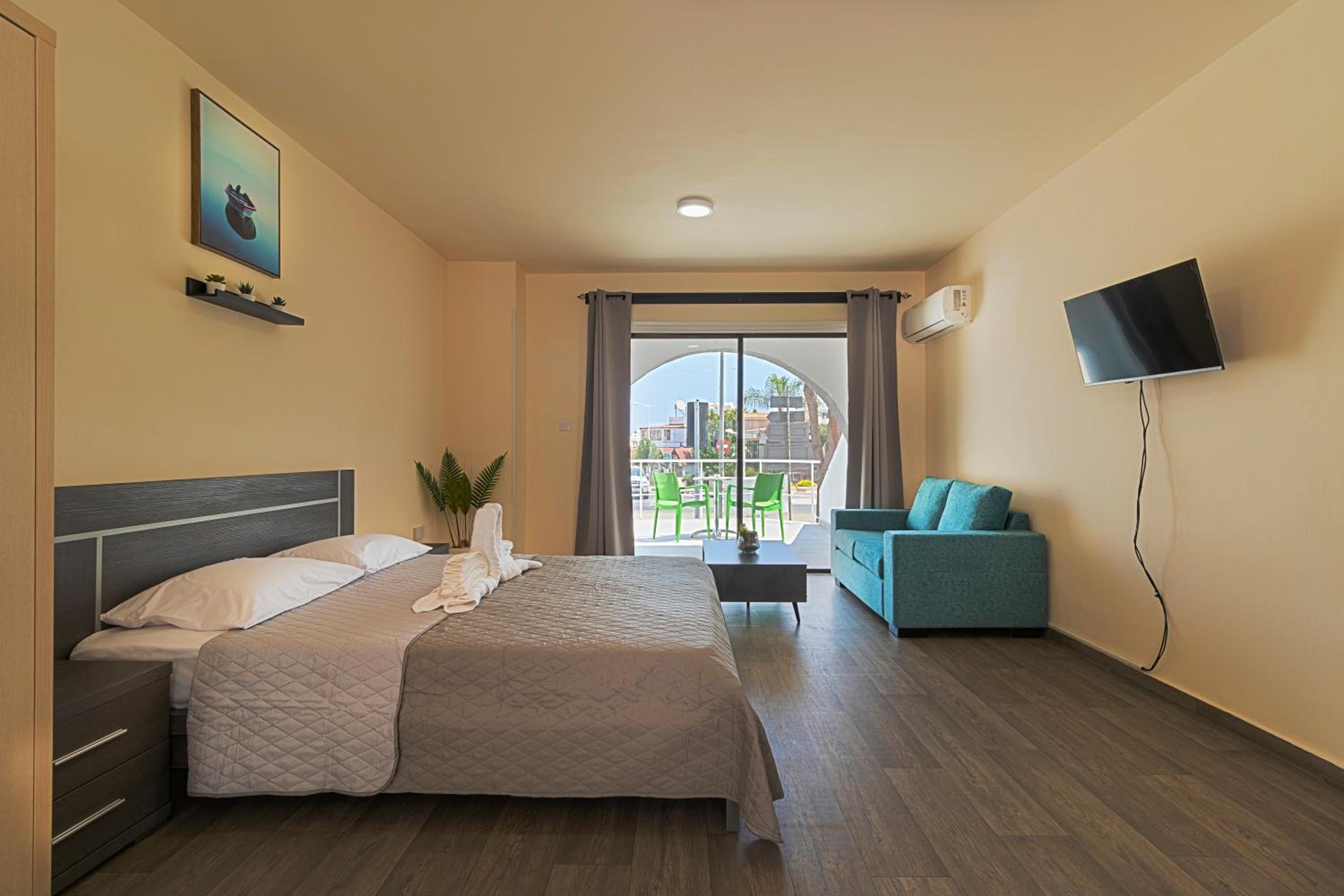 Studio Apartment