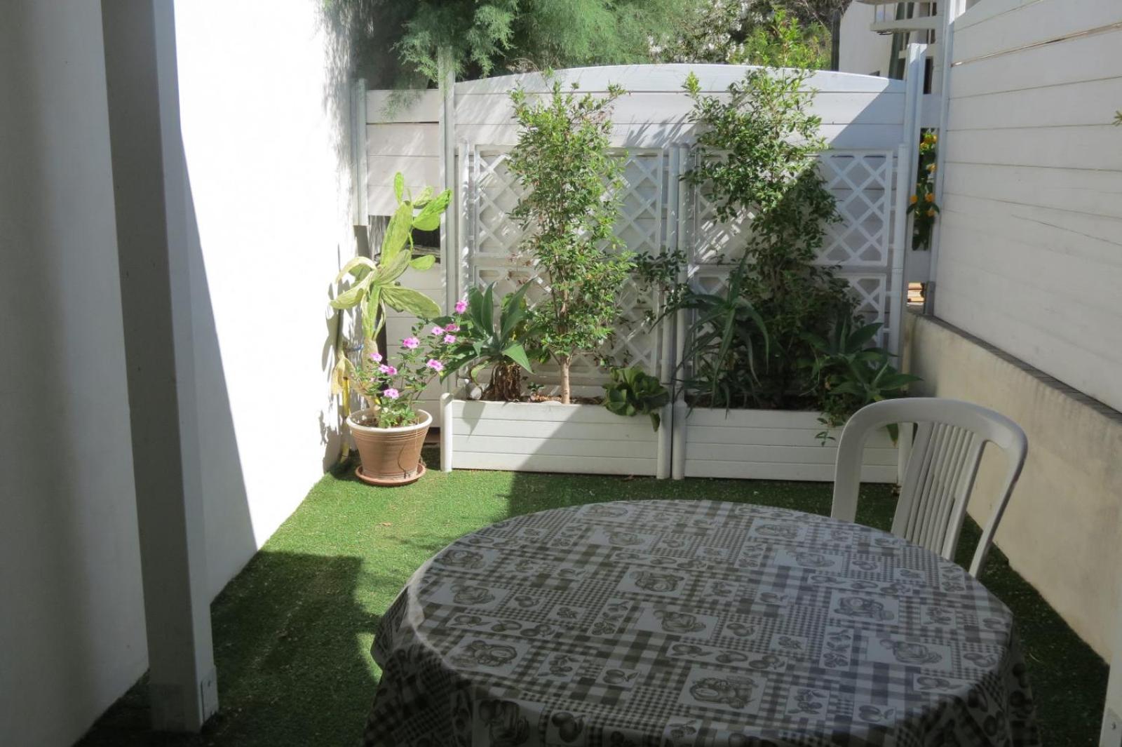 One-Bedroom House photo 2