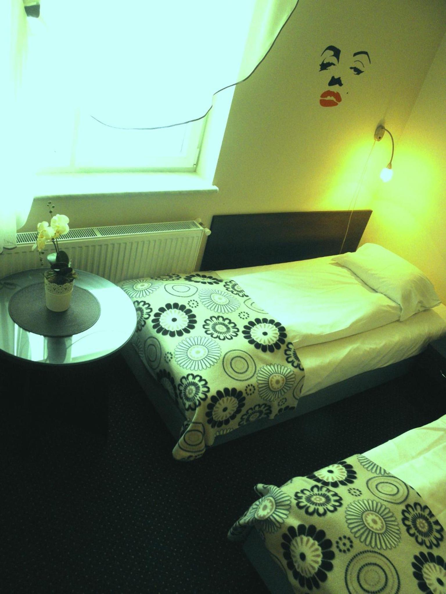 Triple Room with Bathroom photo 2