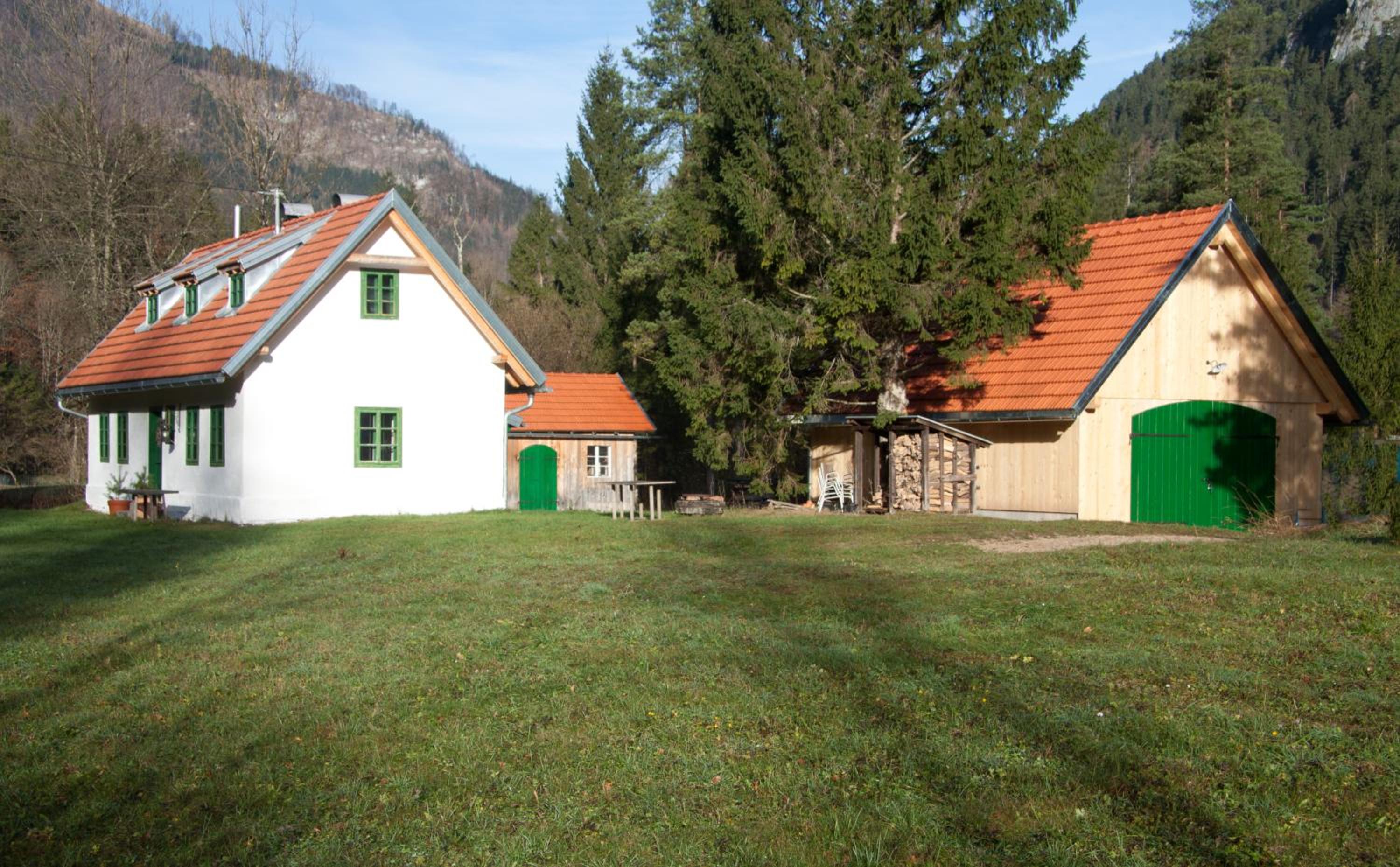 Three-Bedroom House photo 2
