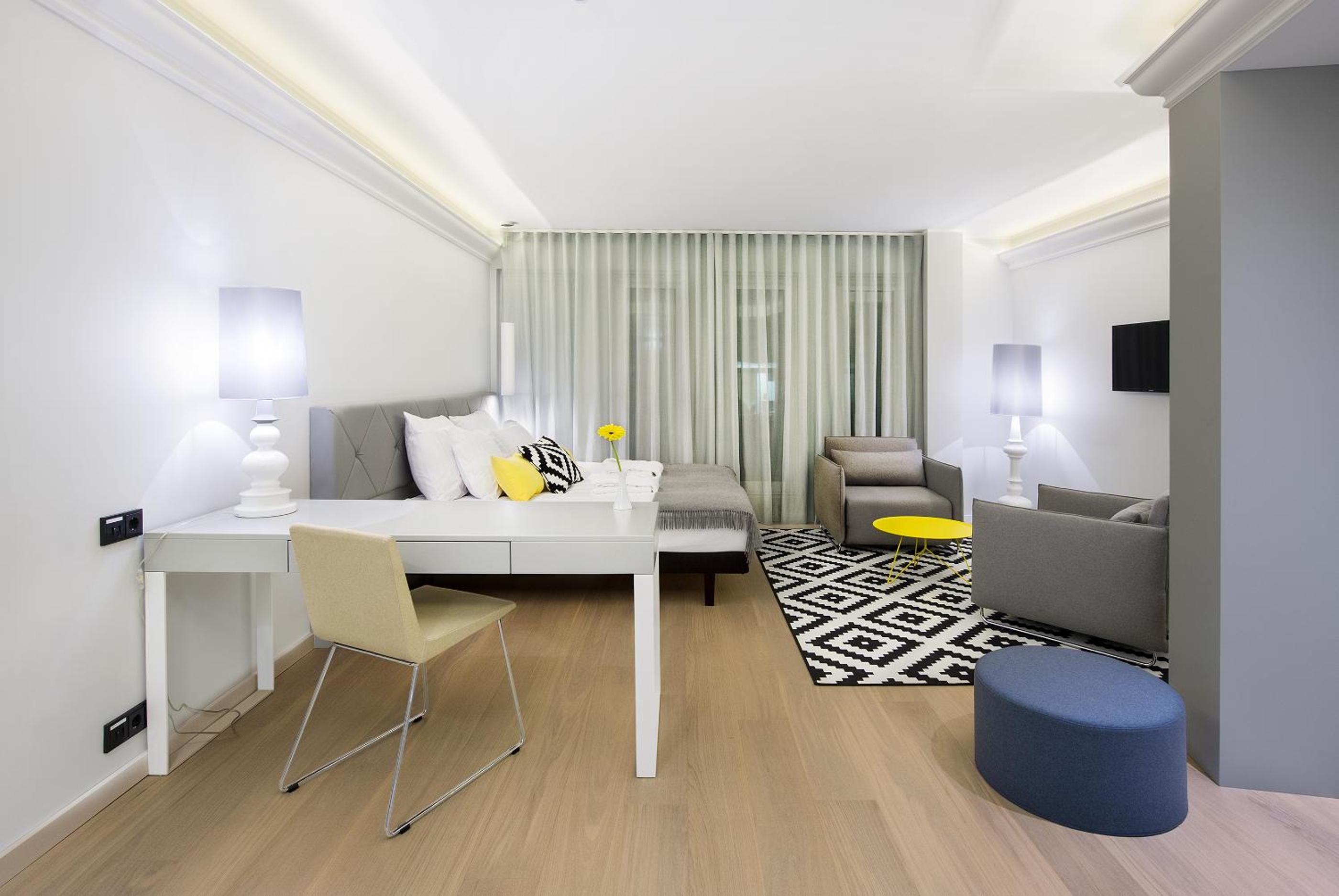 Premium Junior Suite with One Double Bed and Balcony photo 1
