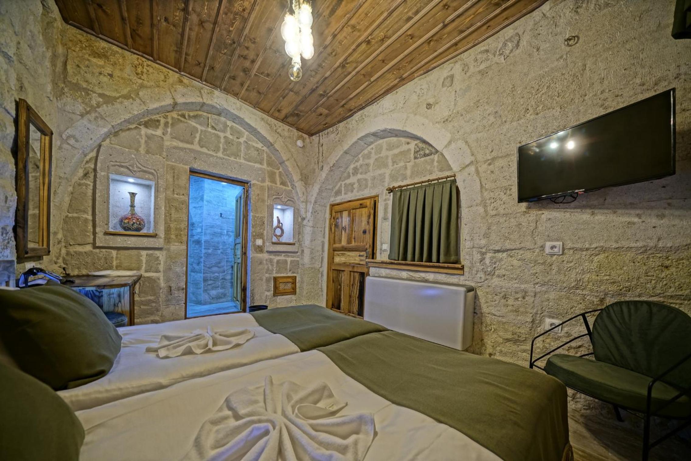 Standard Double Room - Photo 3