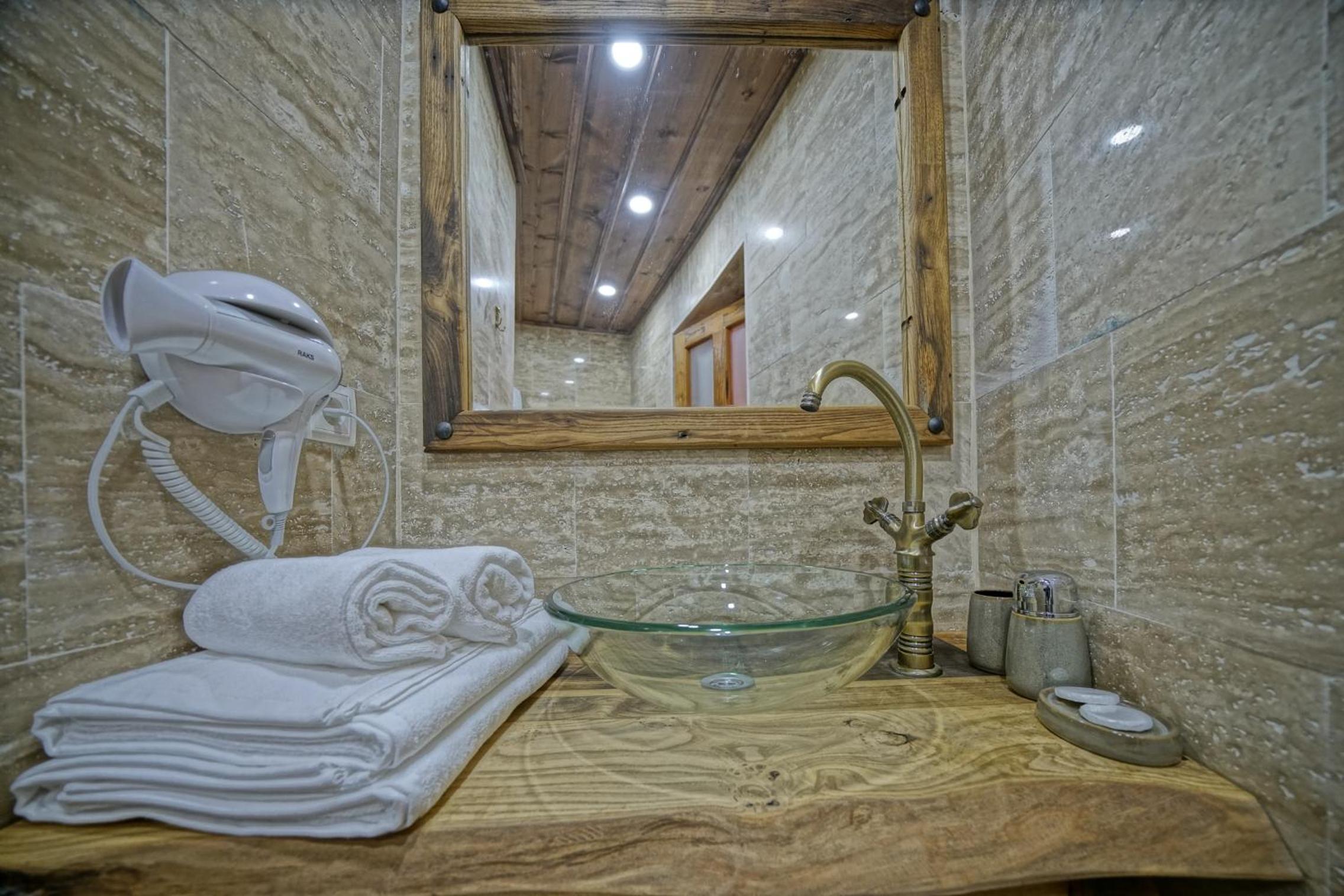 Standard Double Room - Photo 4