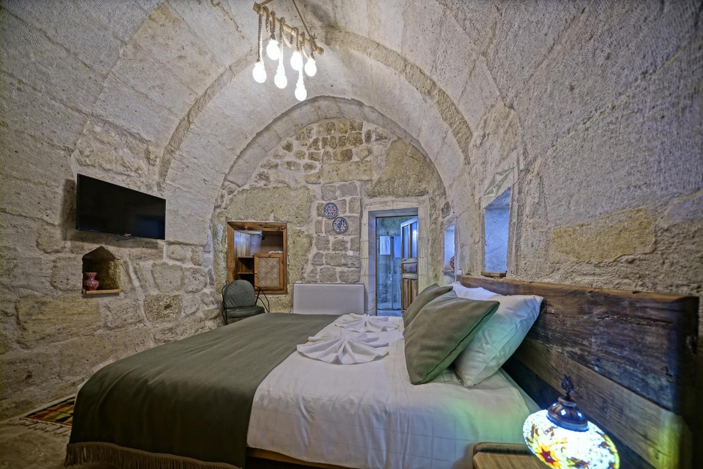 Deluxe Room - Photo 6