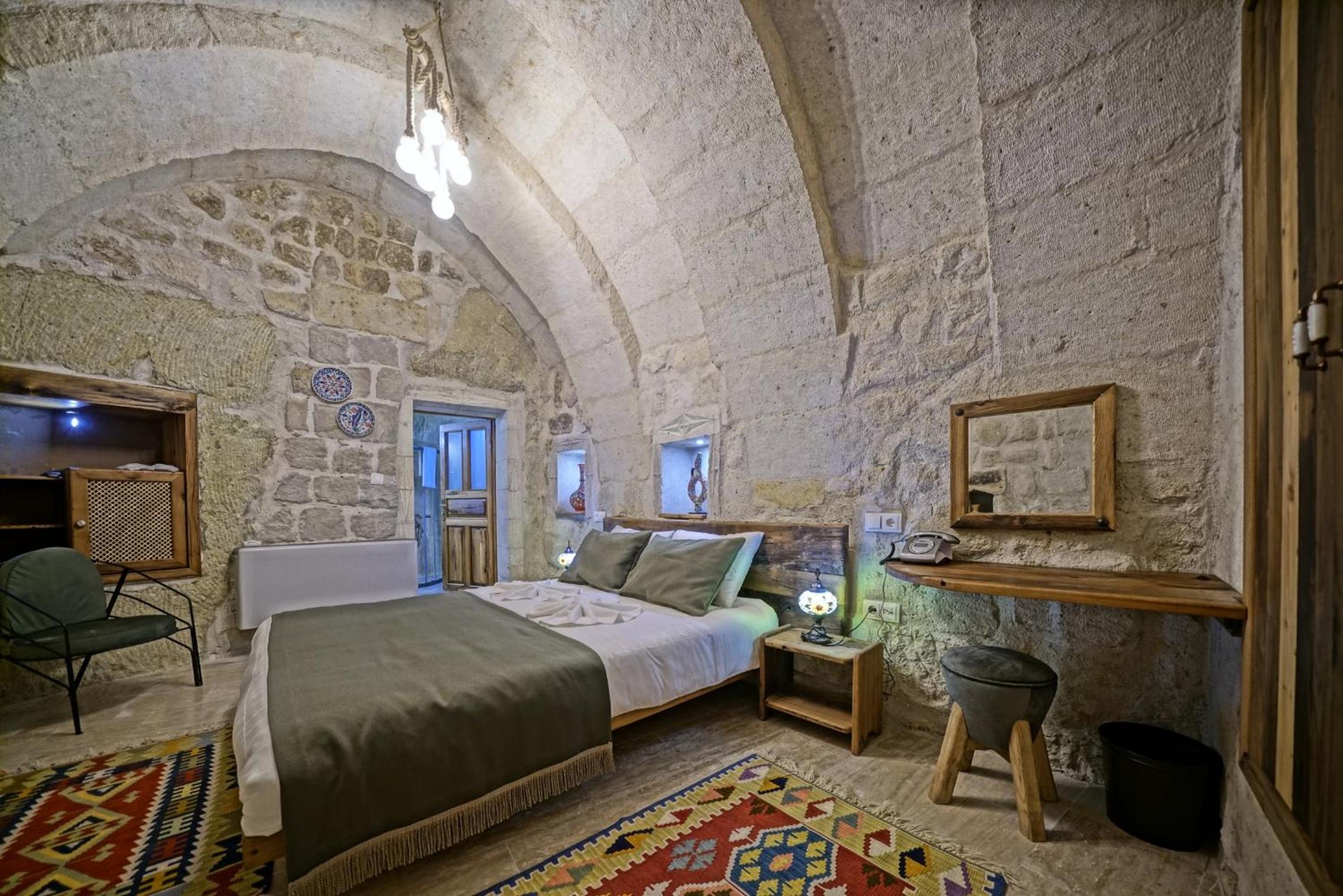 Deluxe Room - Photo 5