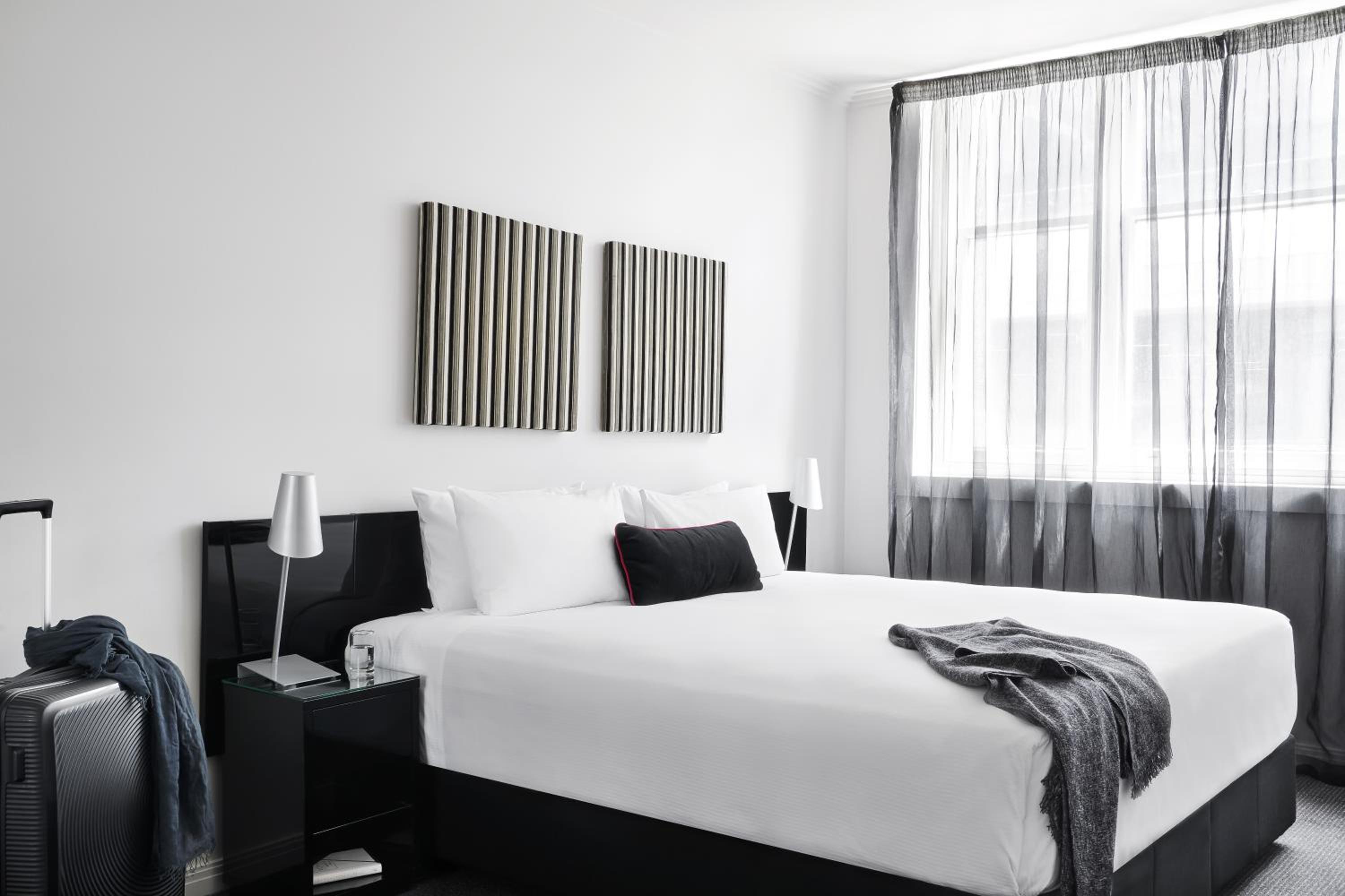 One Bedroom Apartment - Photo 3