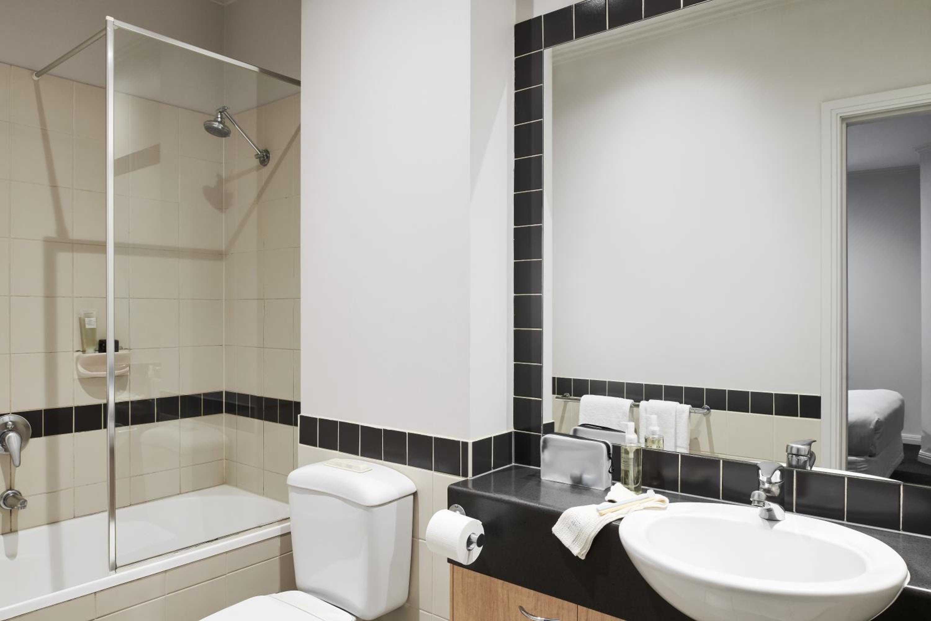 Two Bedroom Apartment - Open Plan - Photo 3