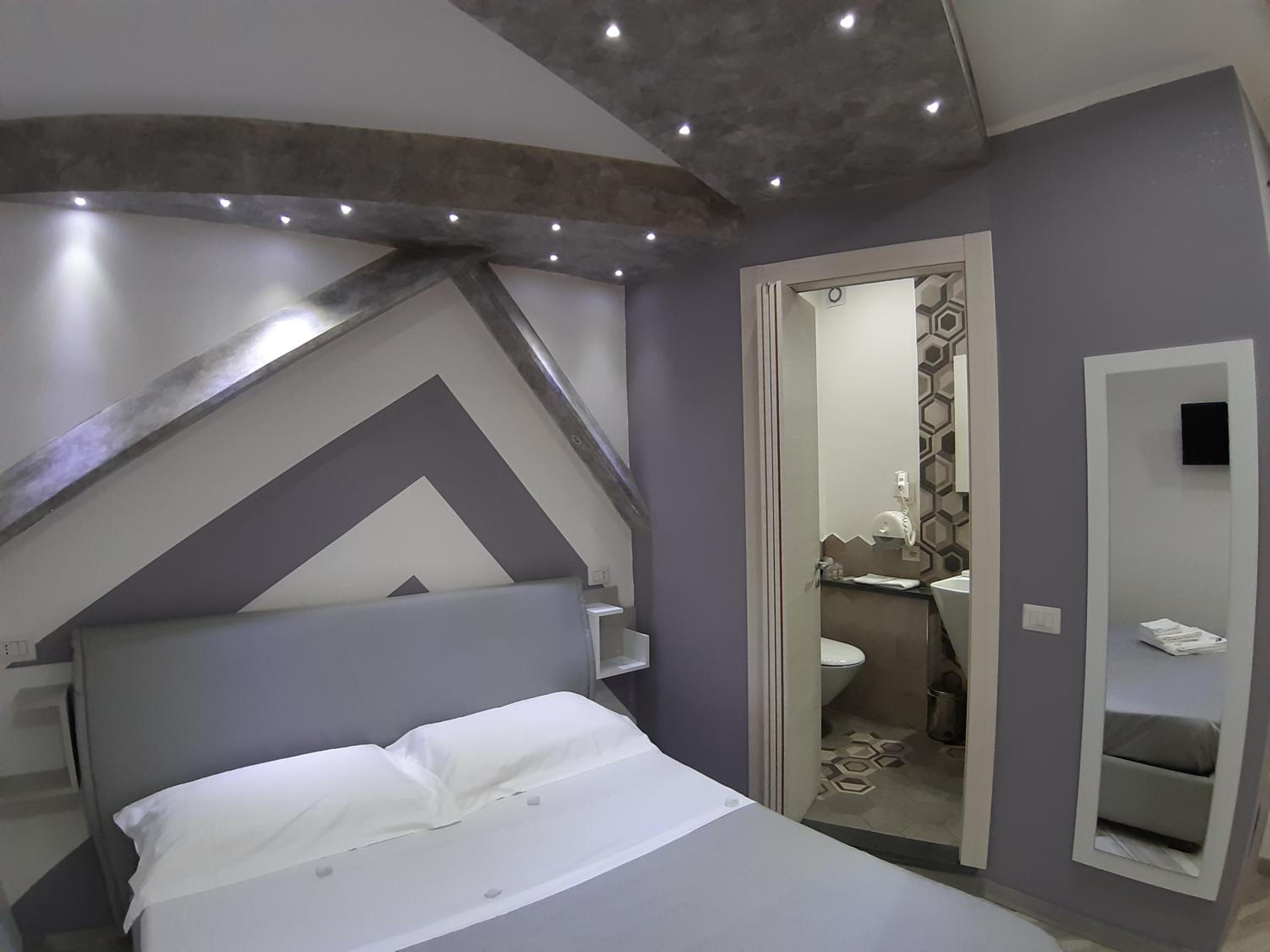 Triple Room with Private Bathroom photo 2