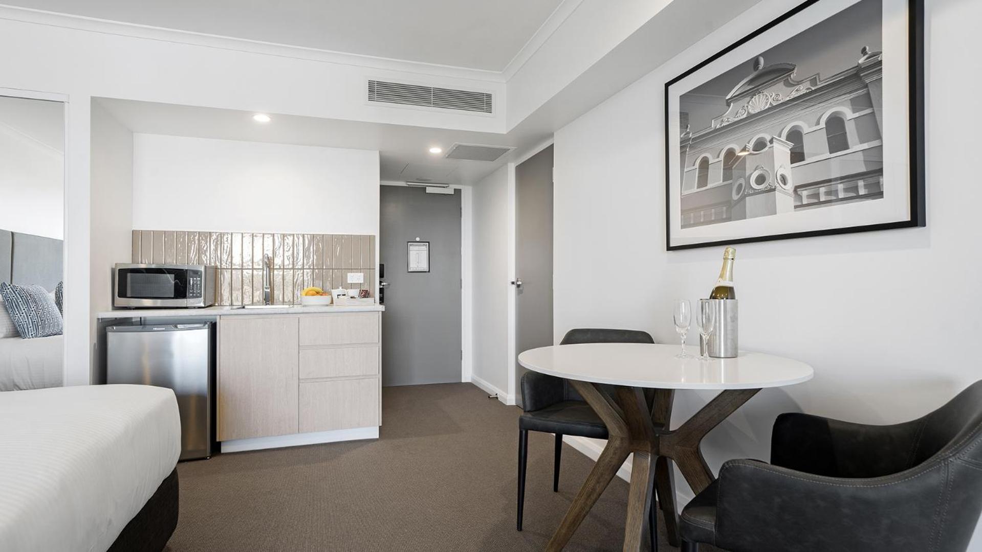 Two-Bedroom Suite - Dual Key - Photo 24