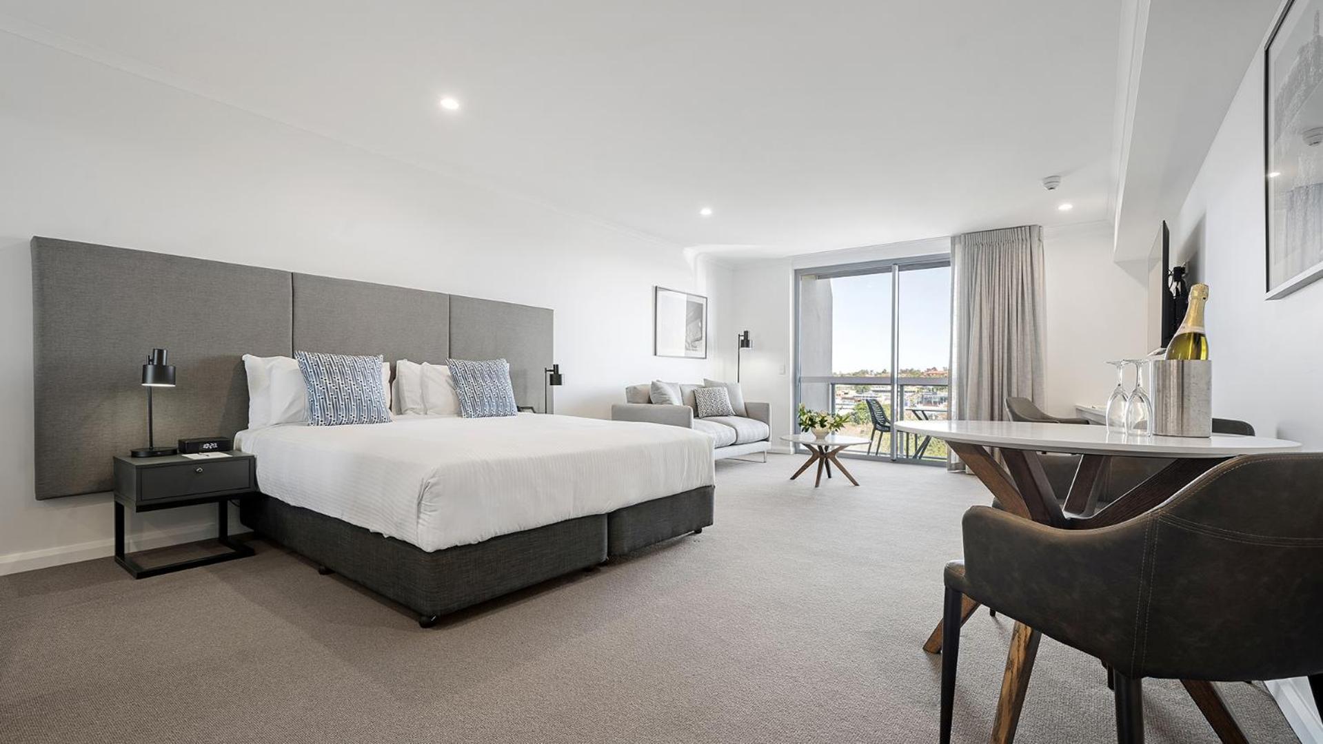 Three-Bedroom Suite - Dual Key  - Photo 2