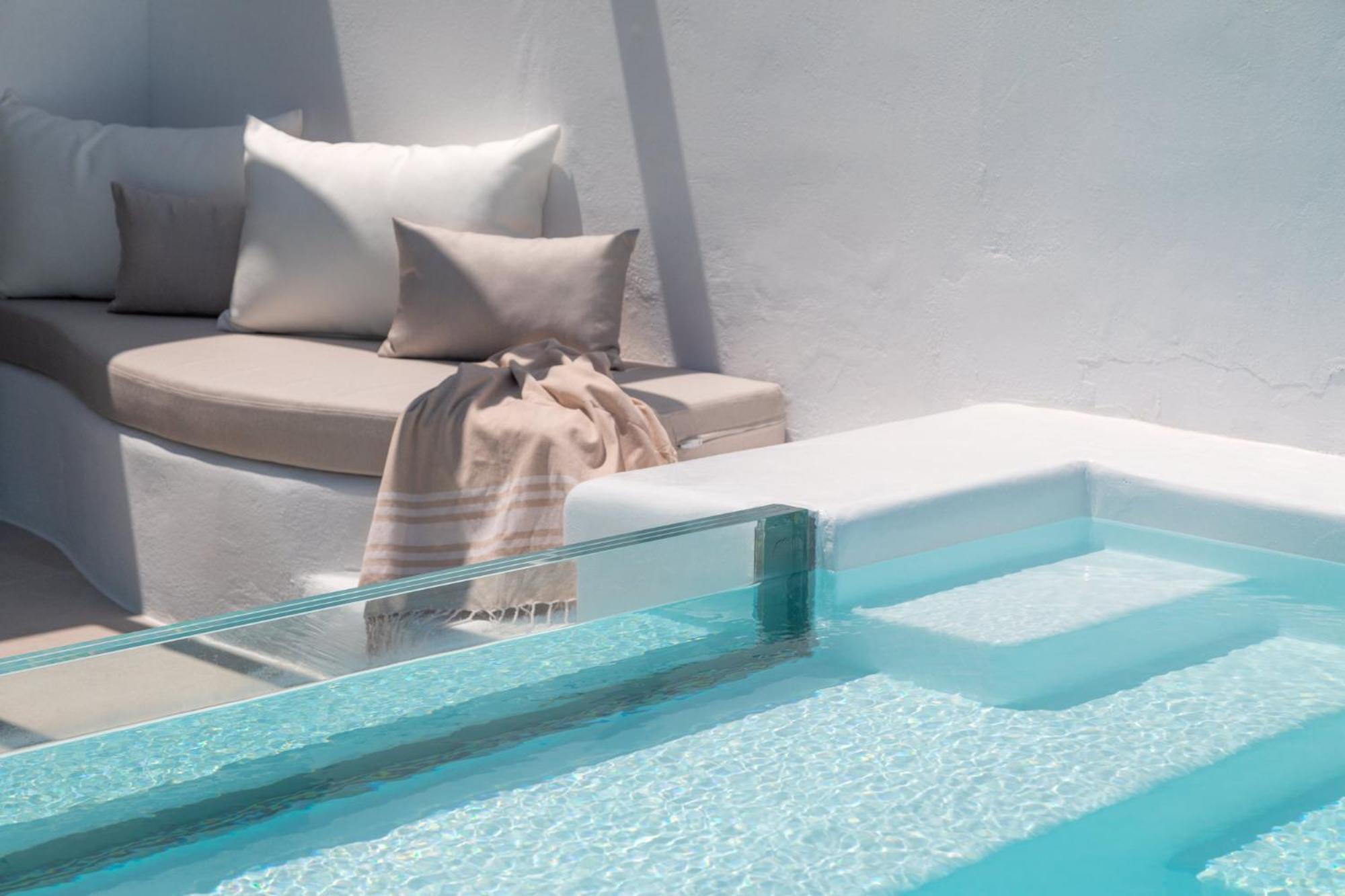 Ocean View Junior Suite, Heated, Private, Infinity Pool with Glass Wall - Photo 9