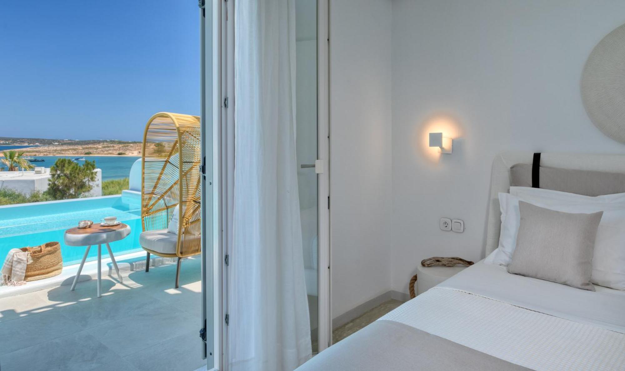 Ocean View Junior Suite, Heated, Private, Infinity Pool with Glass Wall - Photo 4