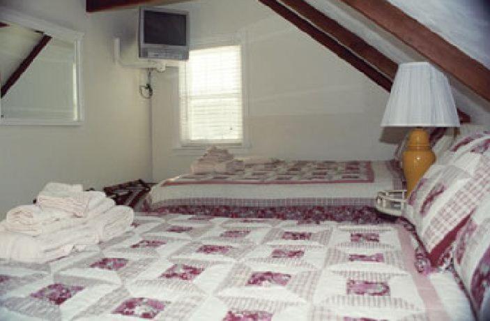 Queen Room with Double Bed and Shared Bathroom photo 1