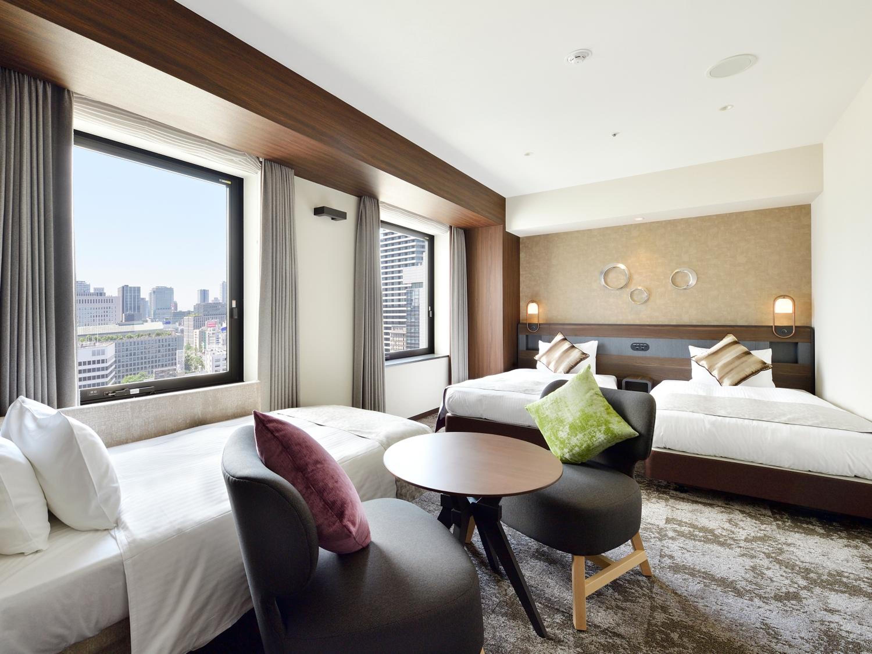 Deluxe Triple Room with Lounge Access - Non-Smoking