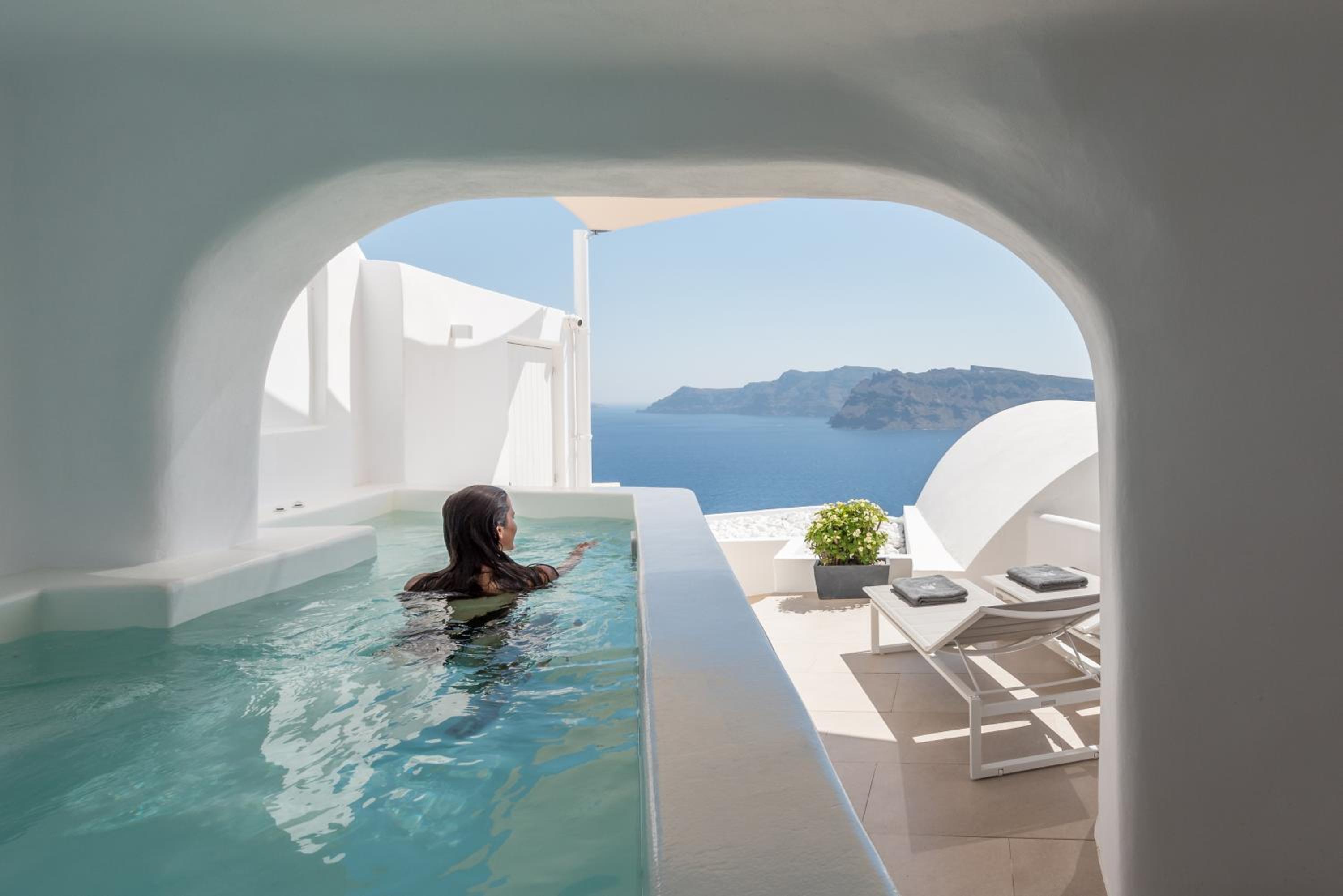 Exclusive Suite with Hot Tub and Volcano View - Photo 12