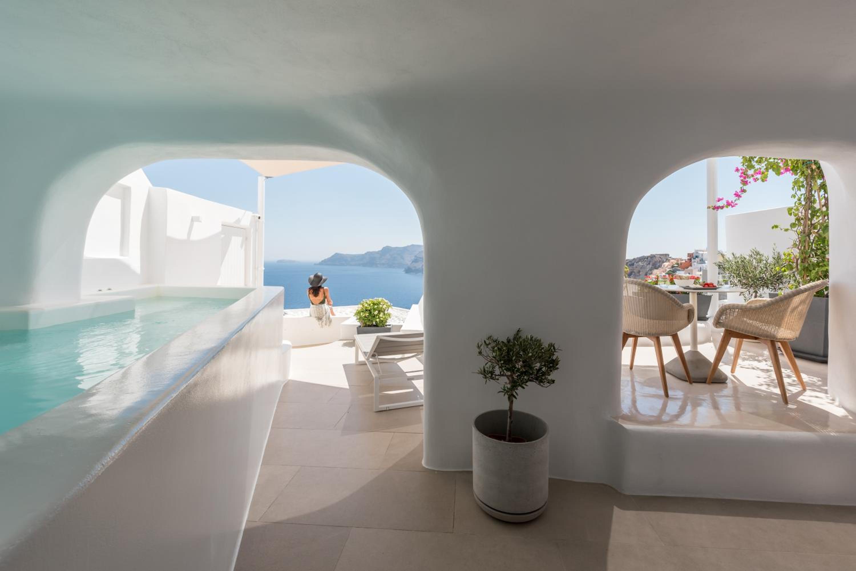 Exclusive Suite with Hot Tub and Volcano View - Photo 13