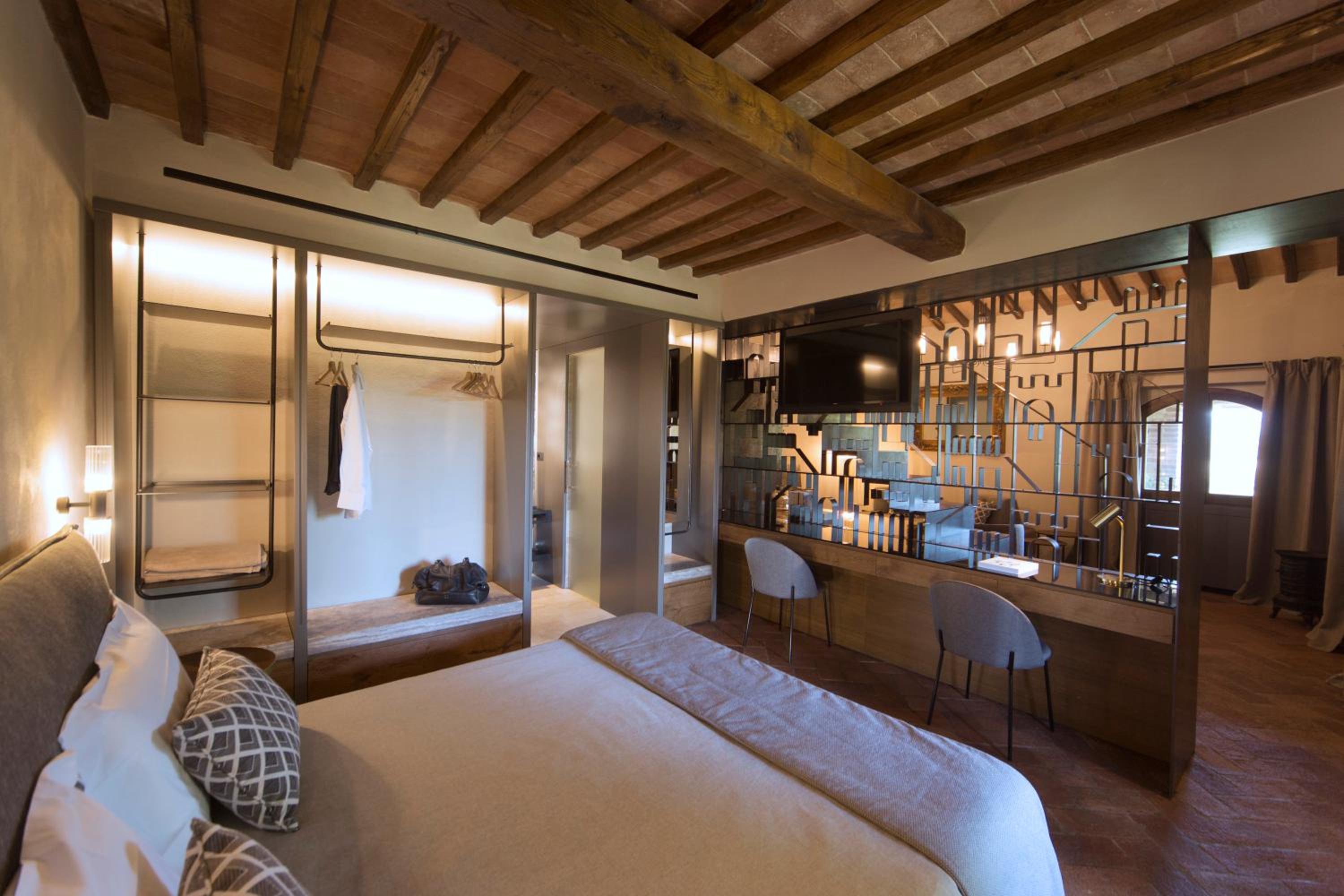 Suite - Photo 20