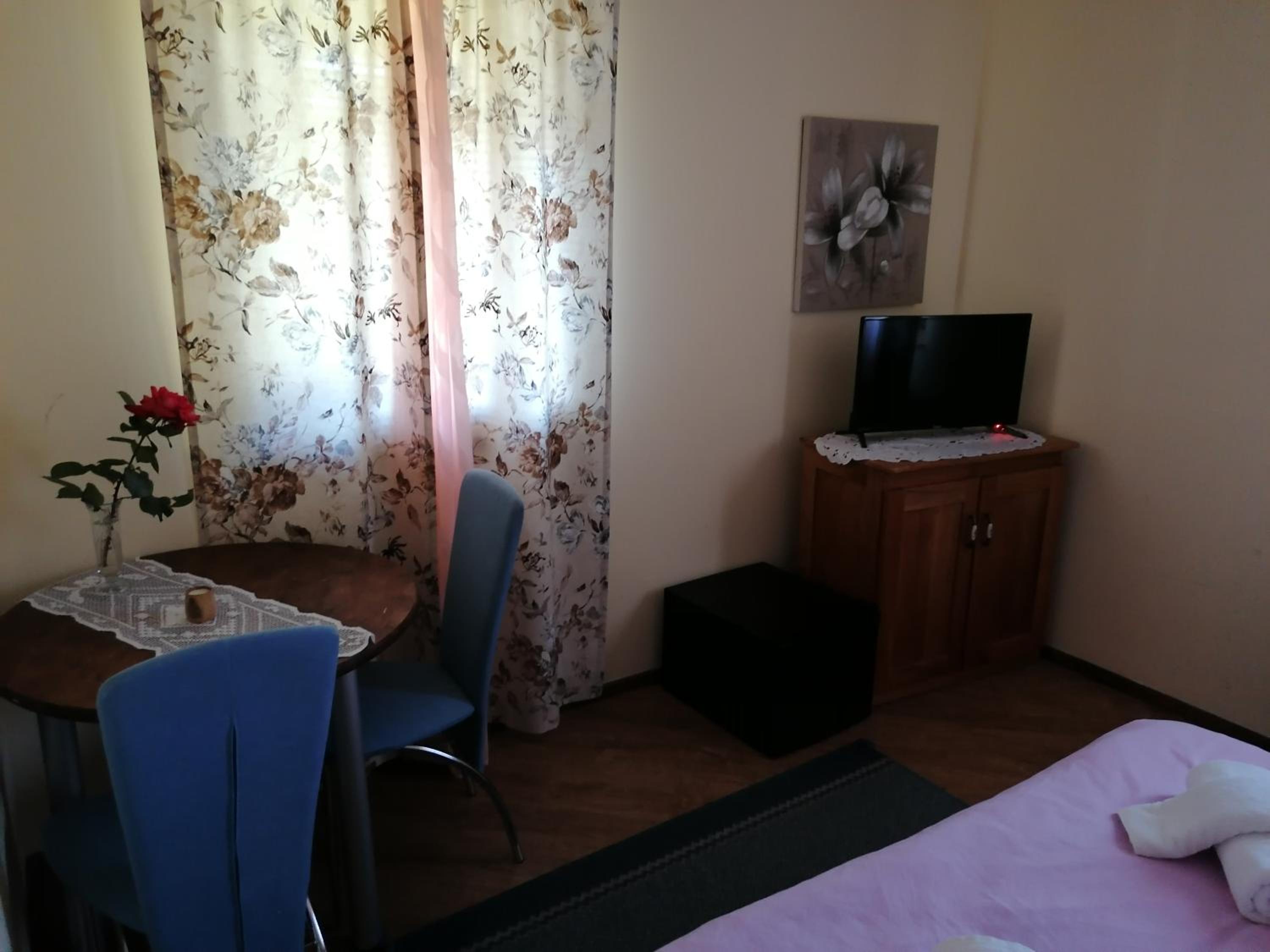 Double Room - Photo 2