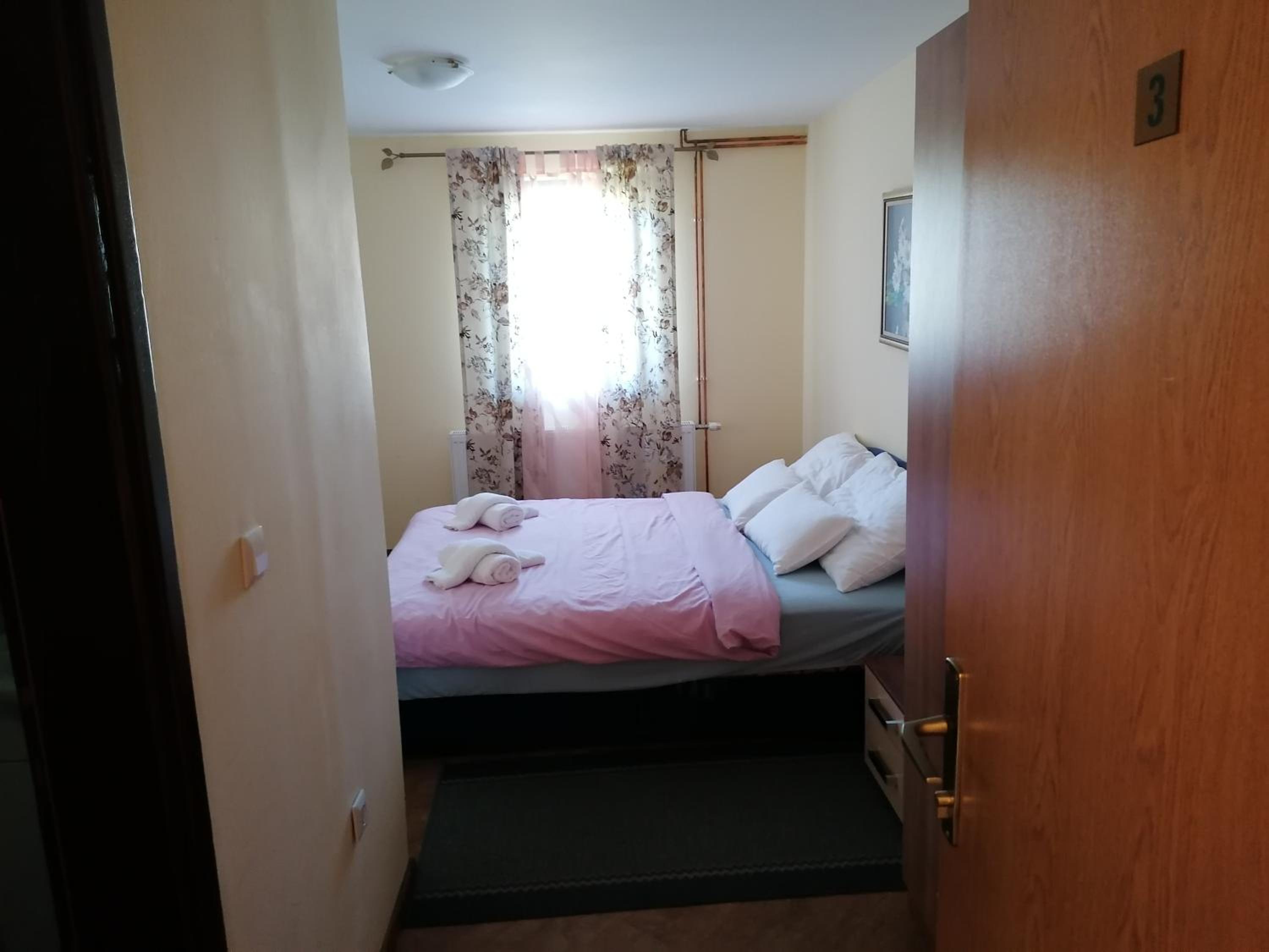 Double Room - Photo 11