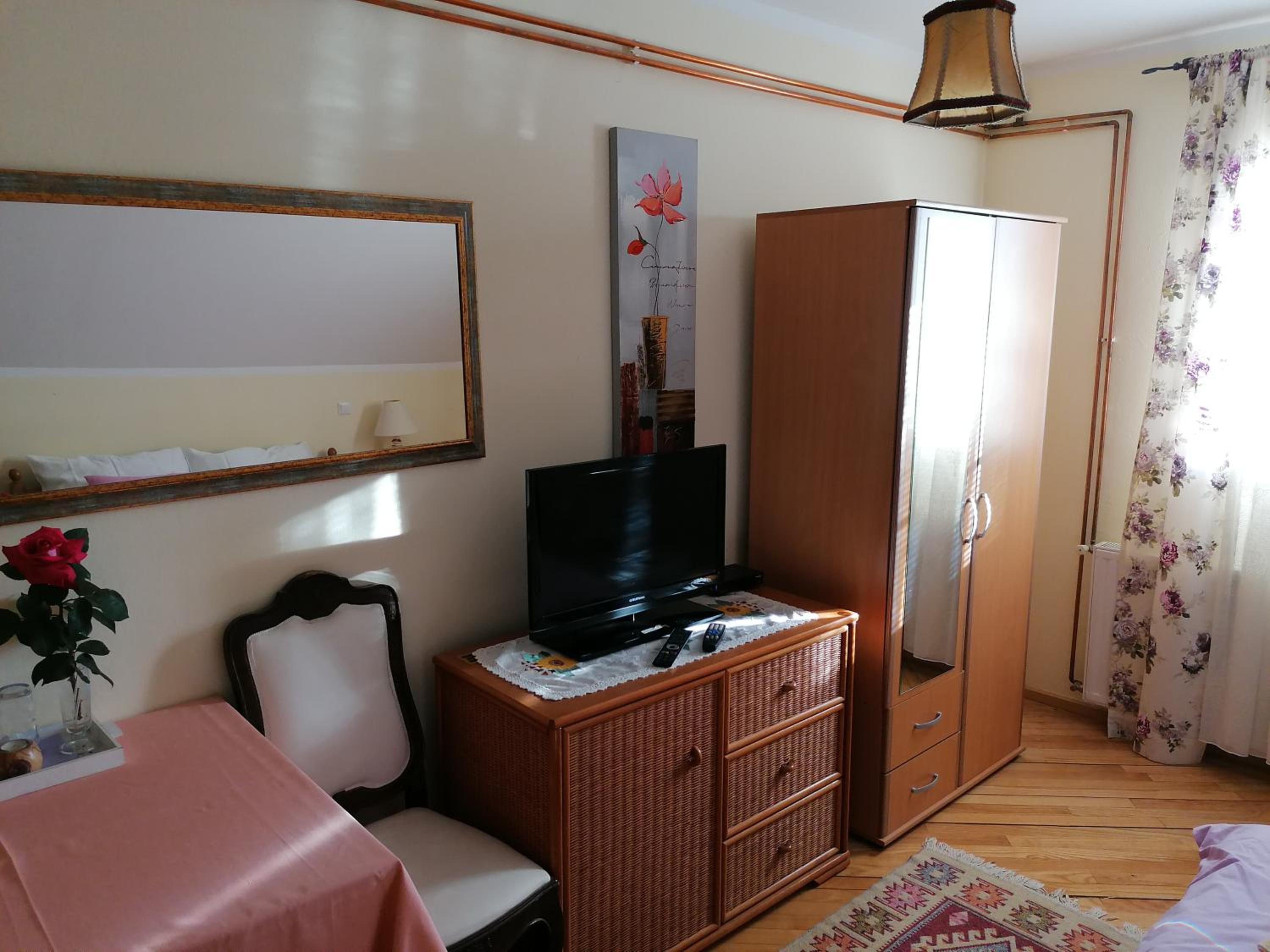 Double Room - Photo 8
