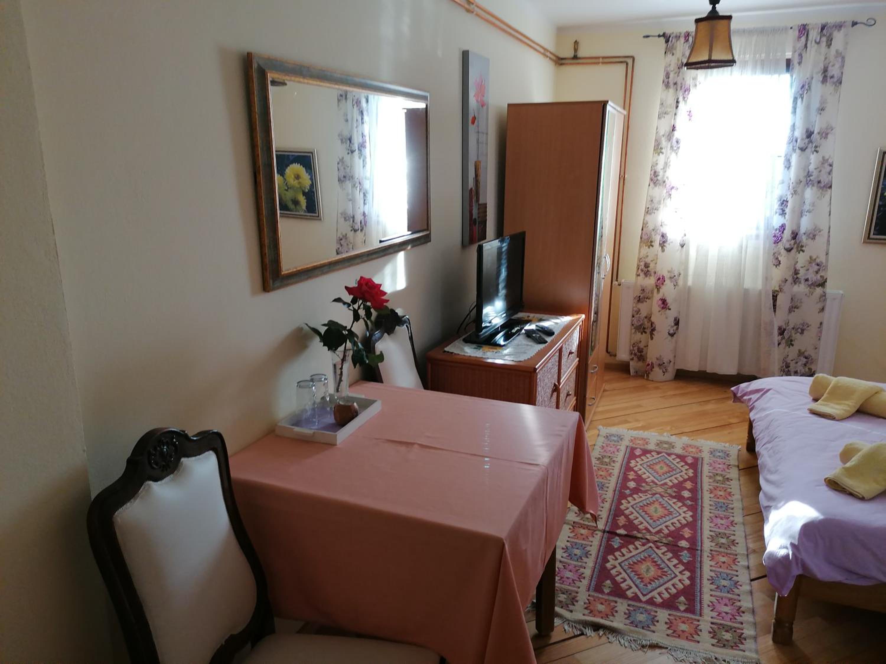 Double Room - Photo 10