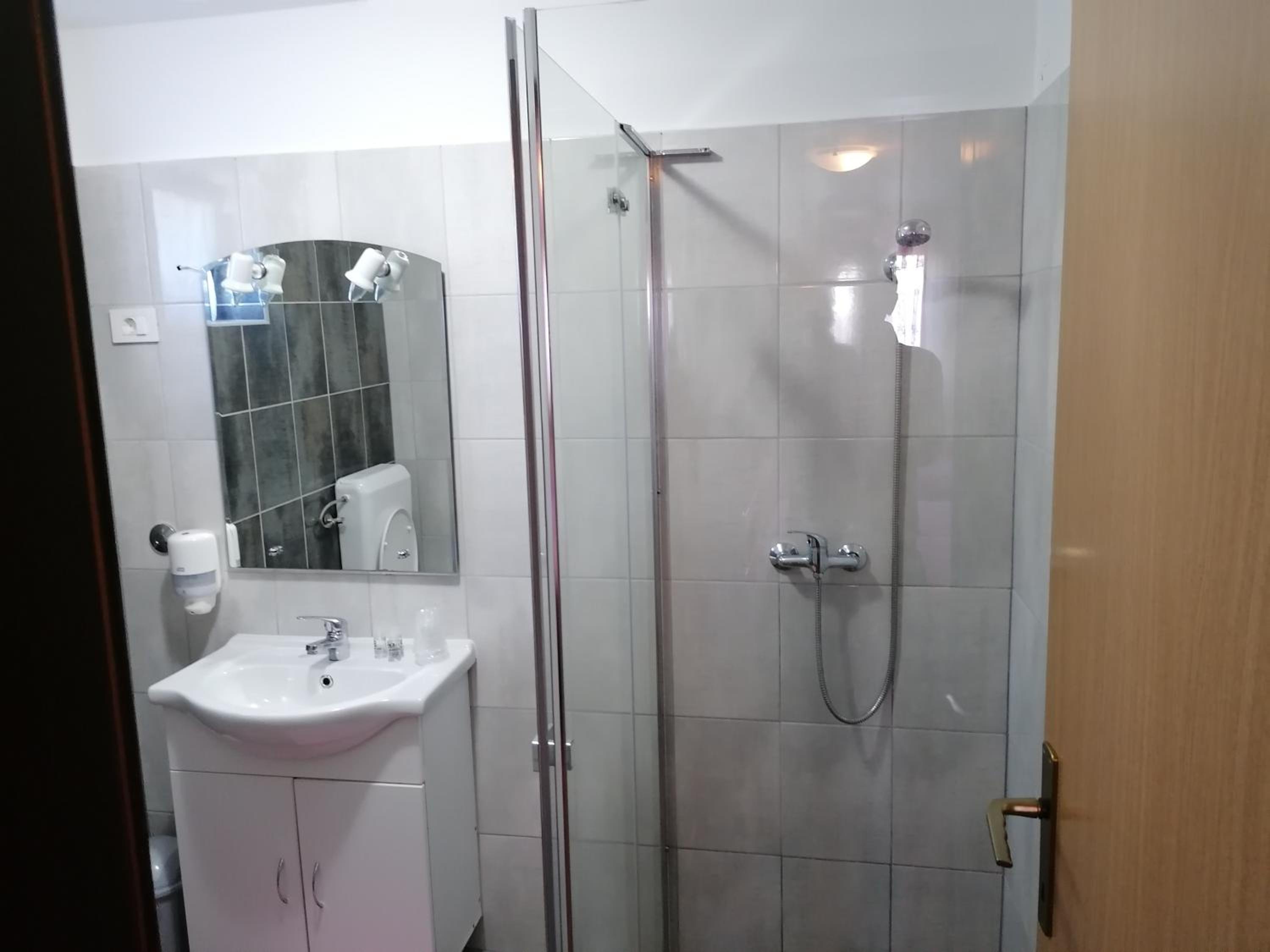  Triple Room- Ground Floor - Photo 6
