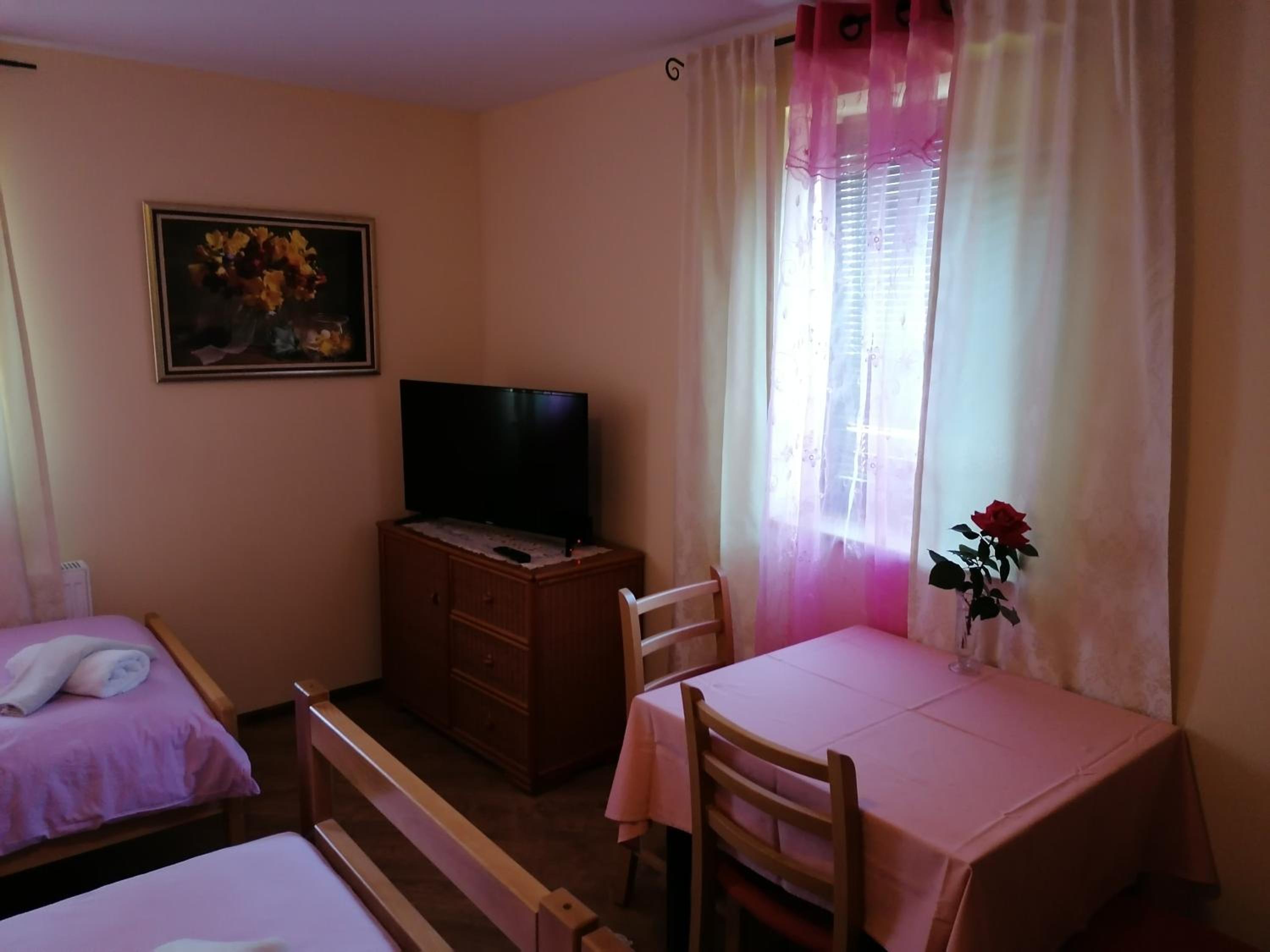  Triple Room- Ground Floor - Photo 5