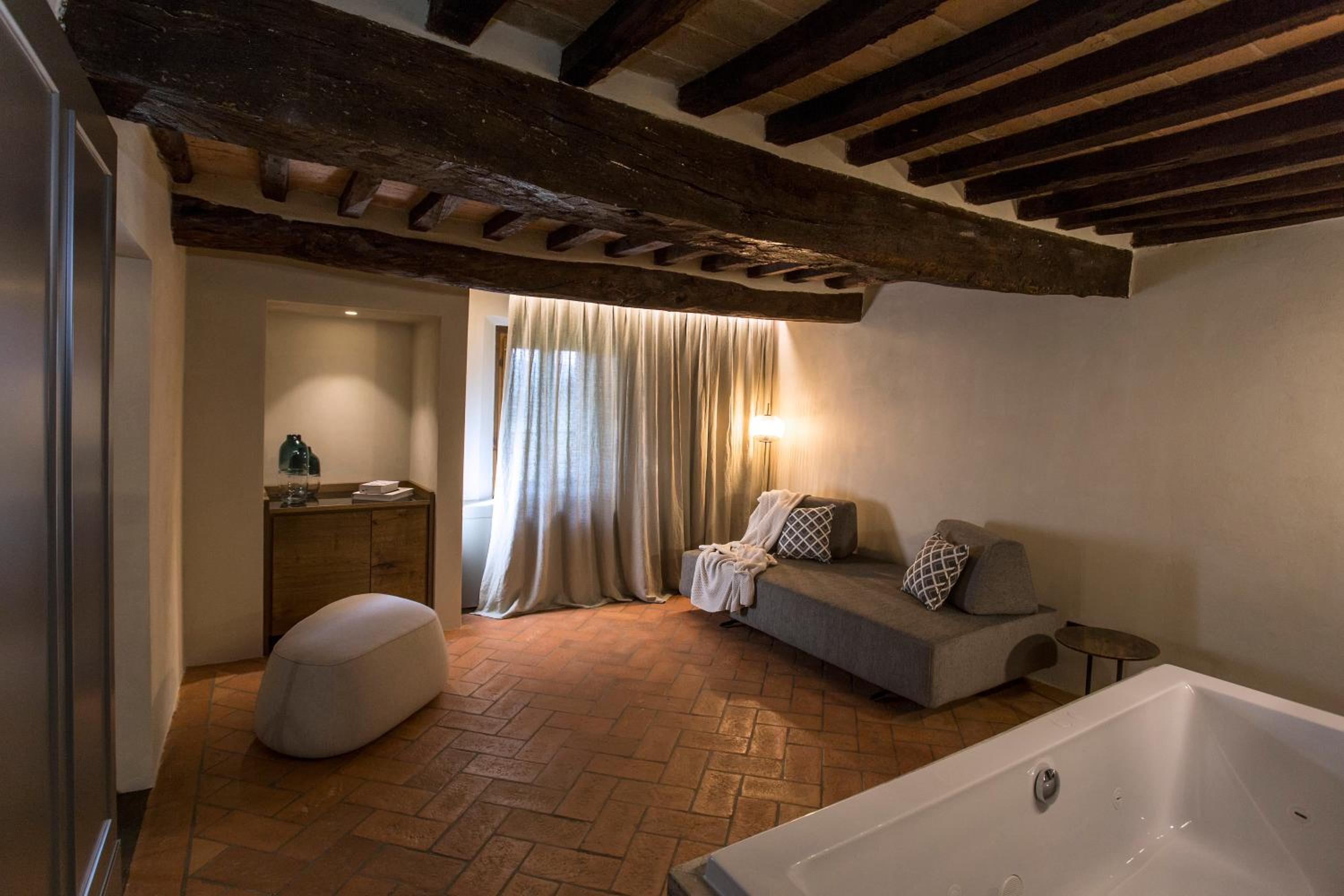 Suite - Photo 15