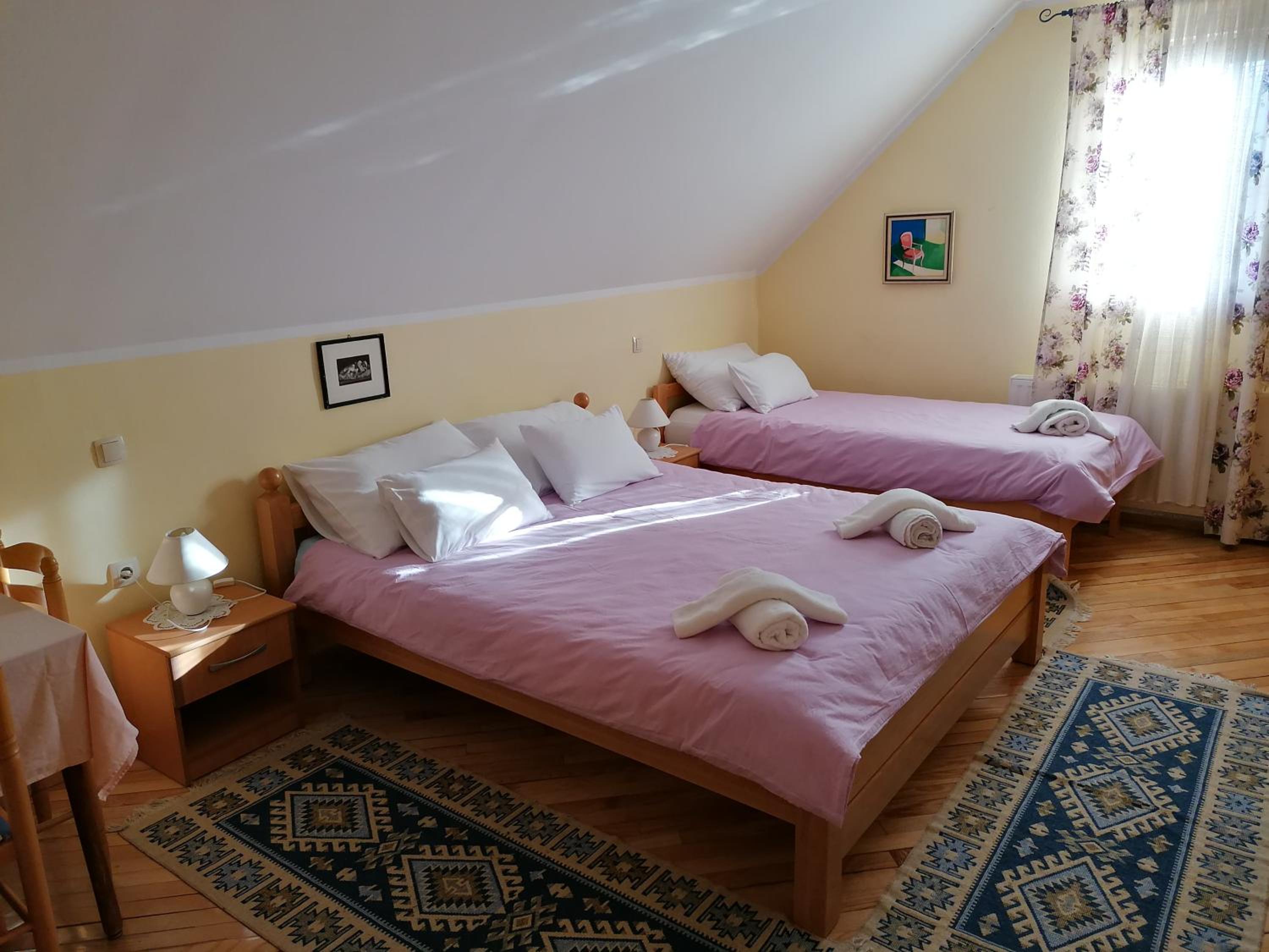 Triple Room - Photo 9