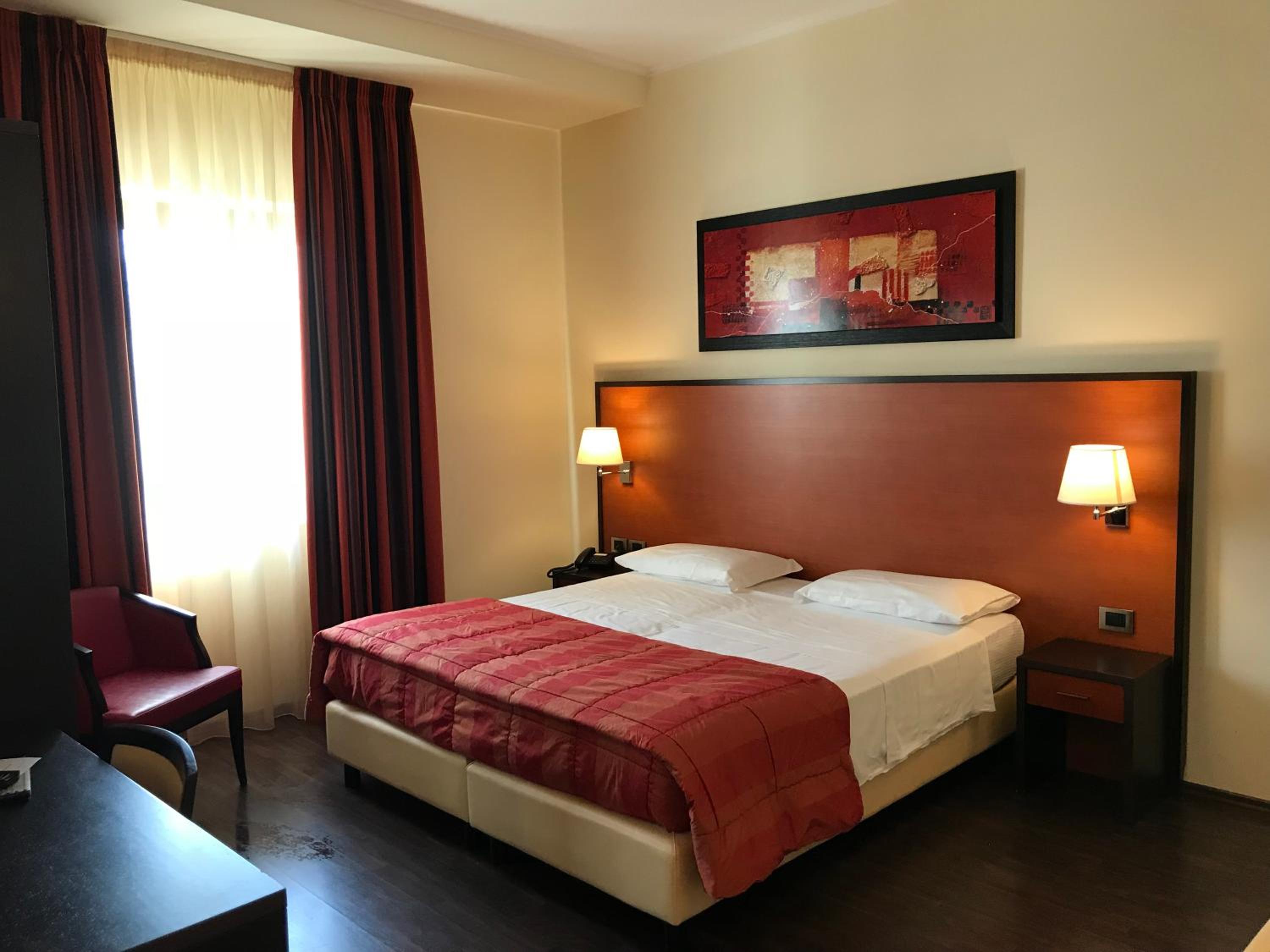 Standard Double Room - Photo 12