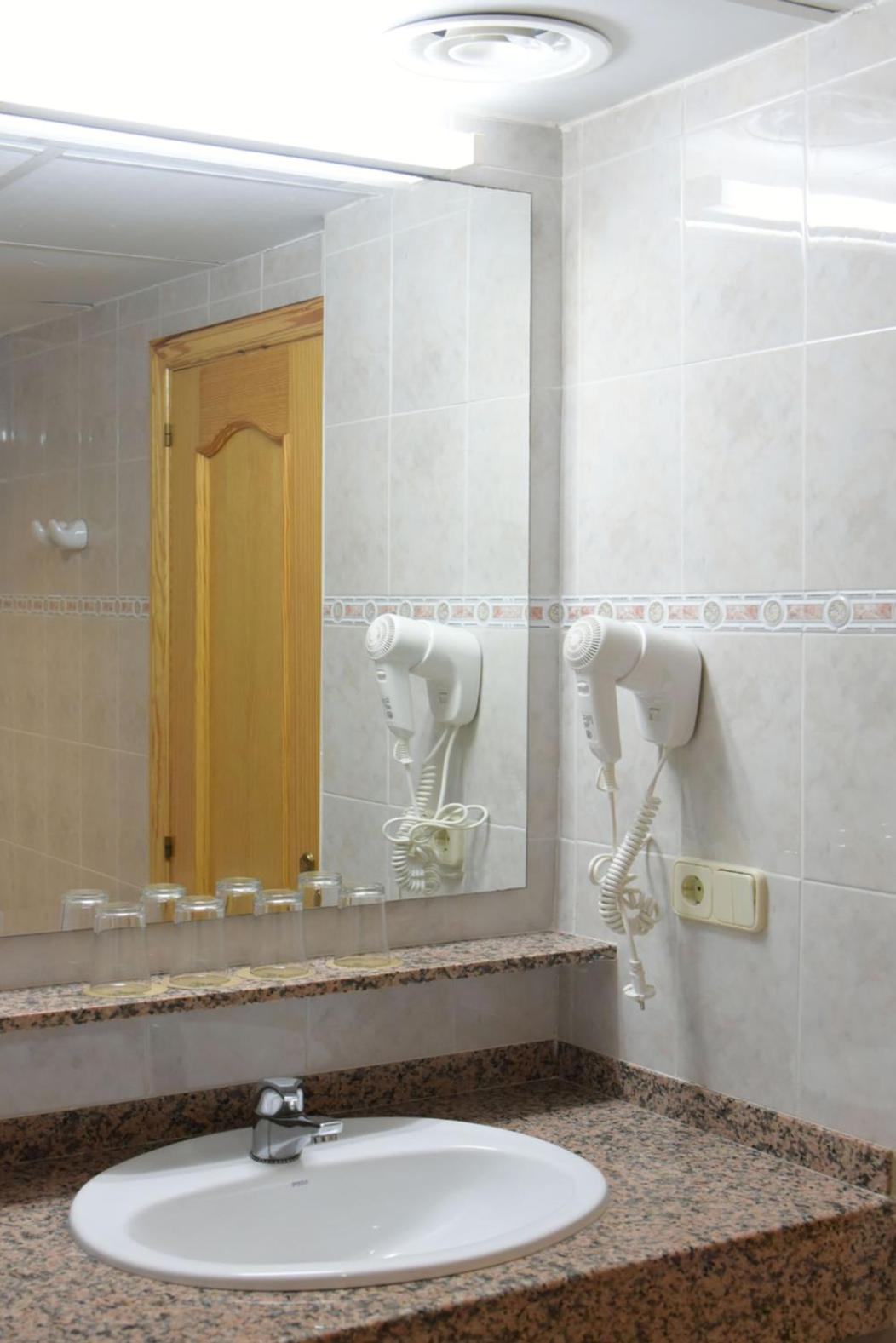 Double or Twin Room photo 2