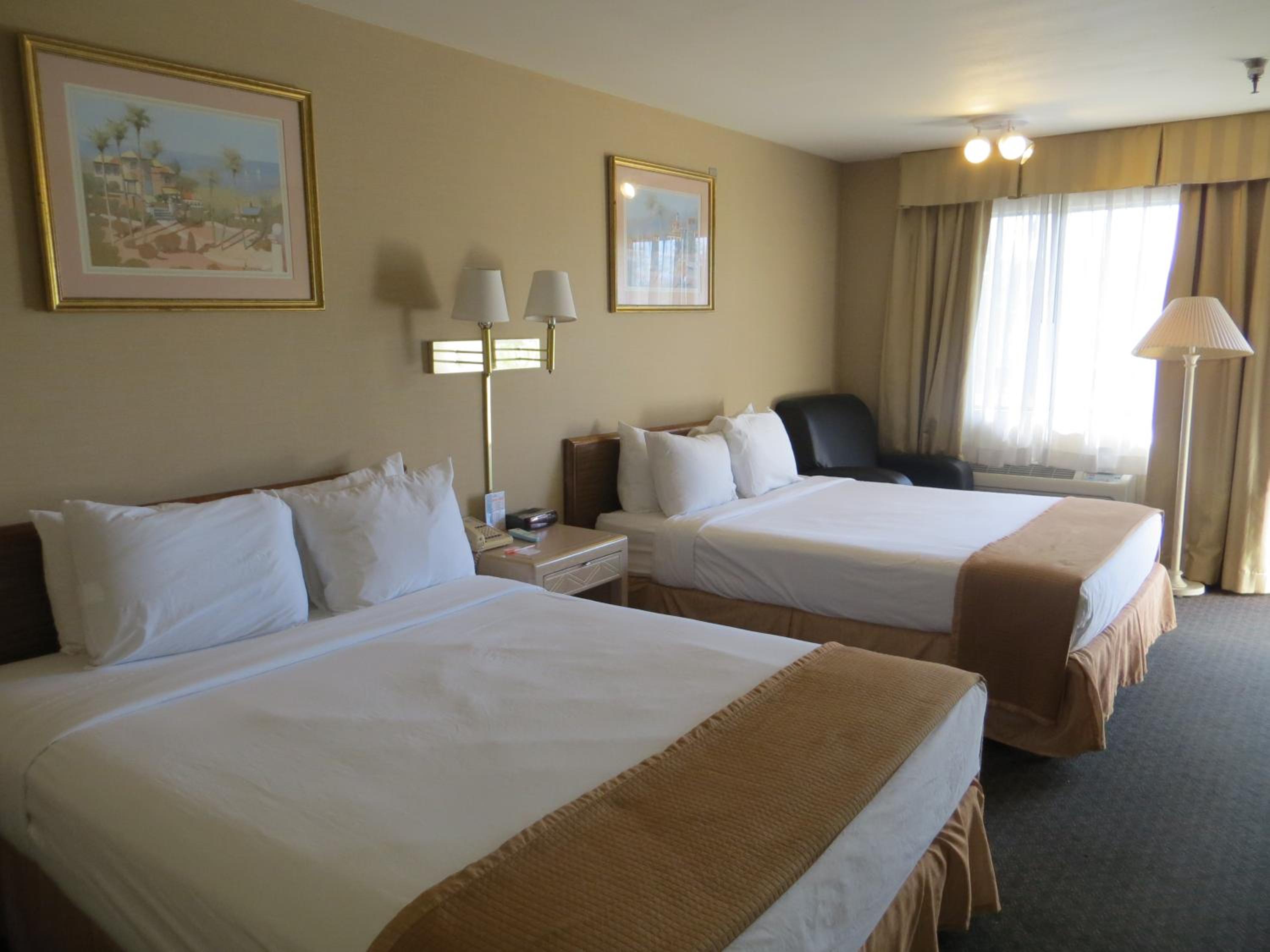 Queen Room with Two Queen Beds - Non-Smoking - Photo 1