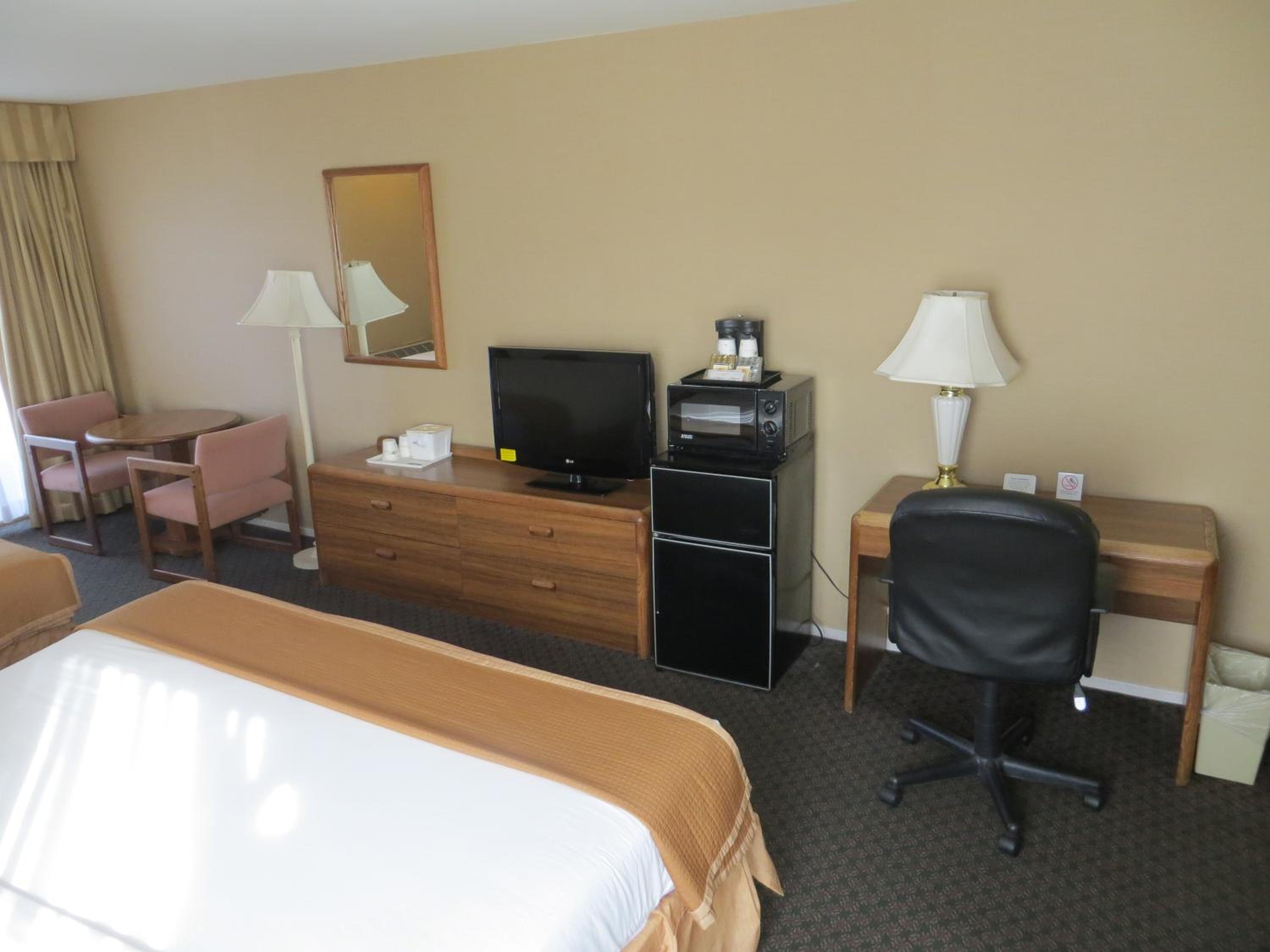 Deluxe King Room - Non-Smoking - Photo 3