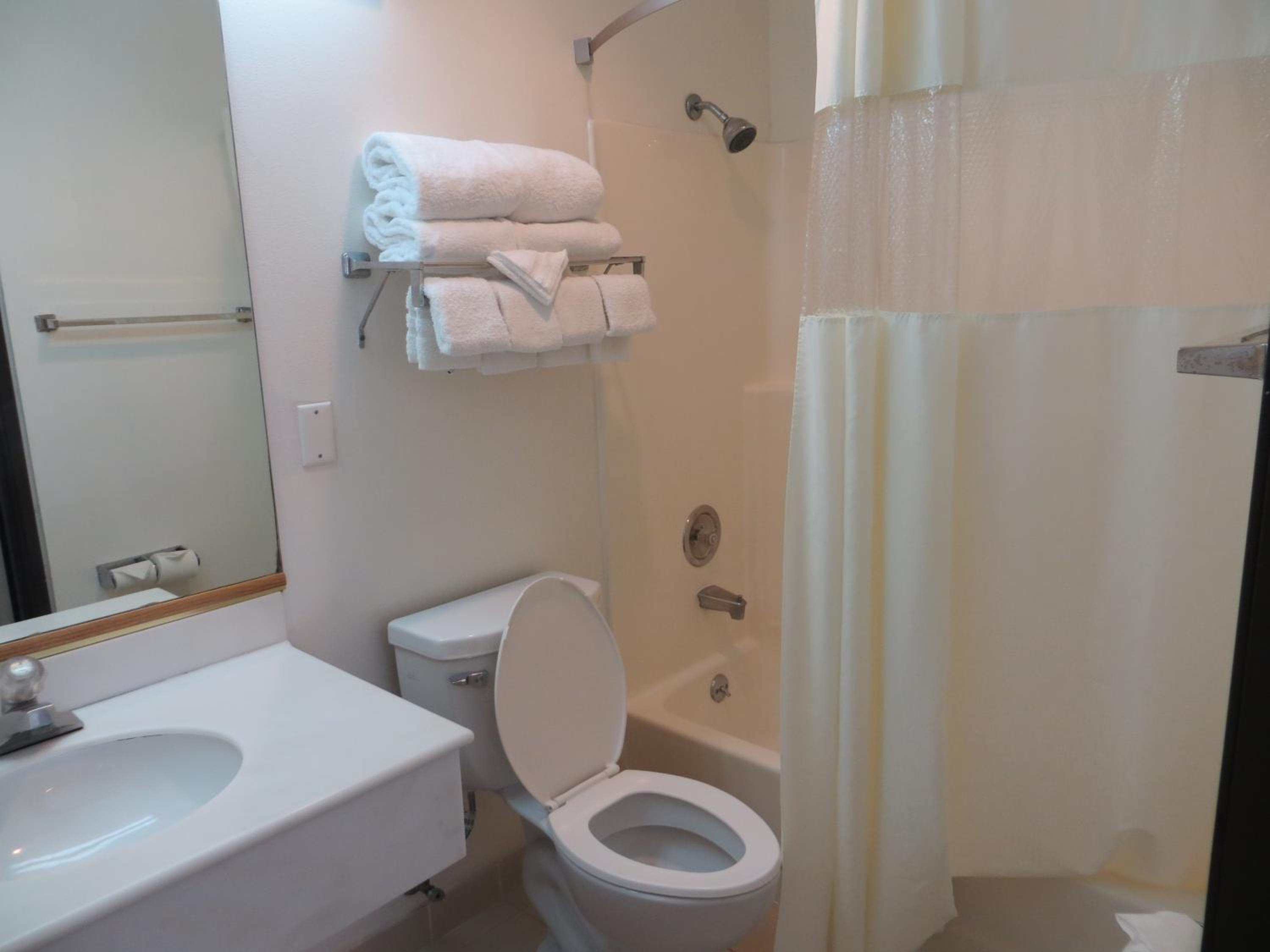Deluxe King Room - Non-Smoking - Photo 4