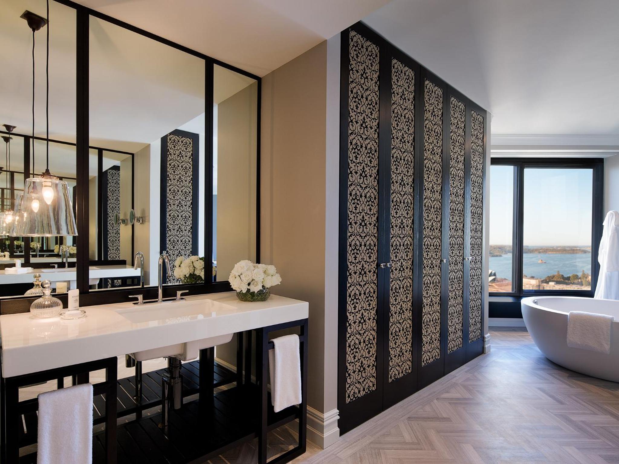One-Bedroom Opera Royal Club Suite