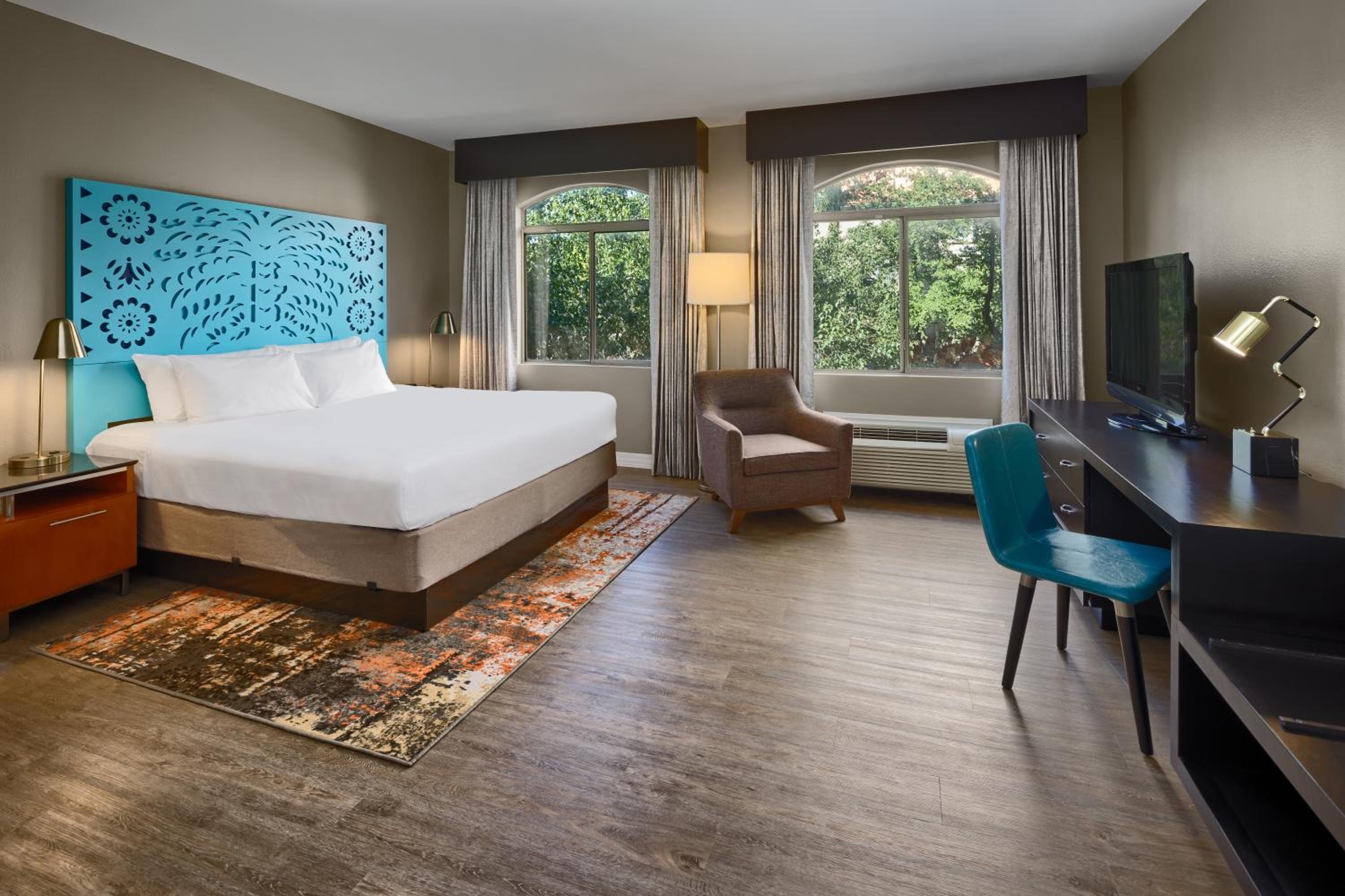 Standard King Room - Photo 4