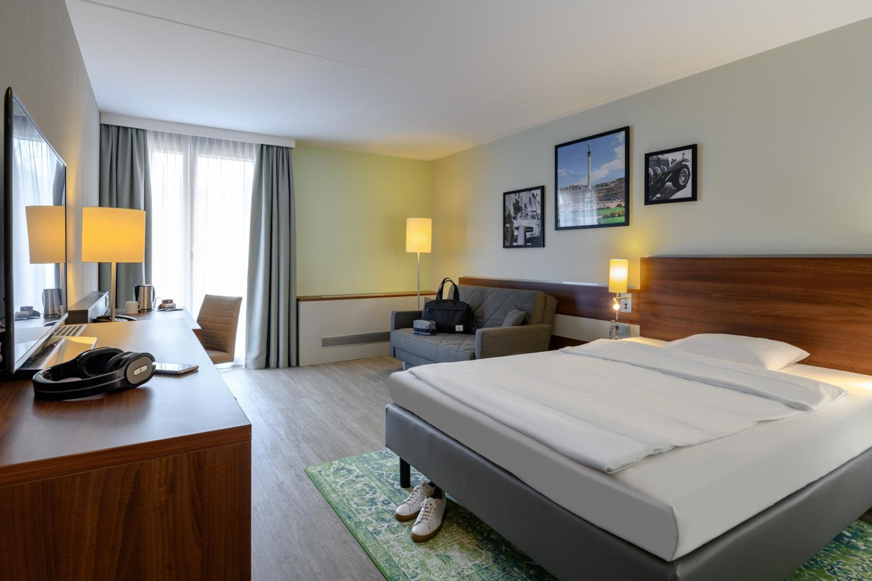 Privilege King Room with Sofa Bed photo 1