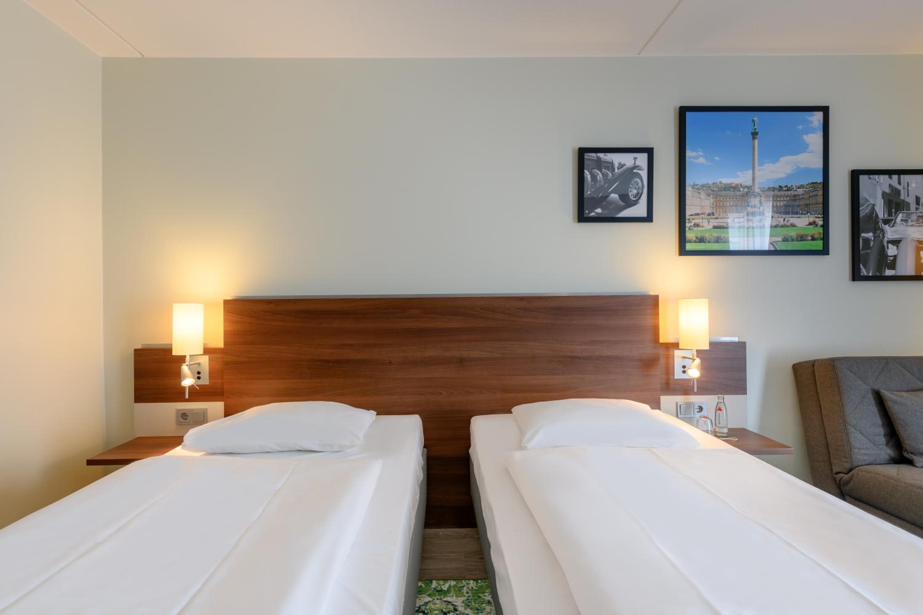 Standard Twin Room with Sofa - Photo 9