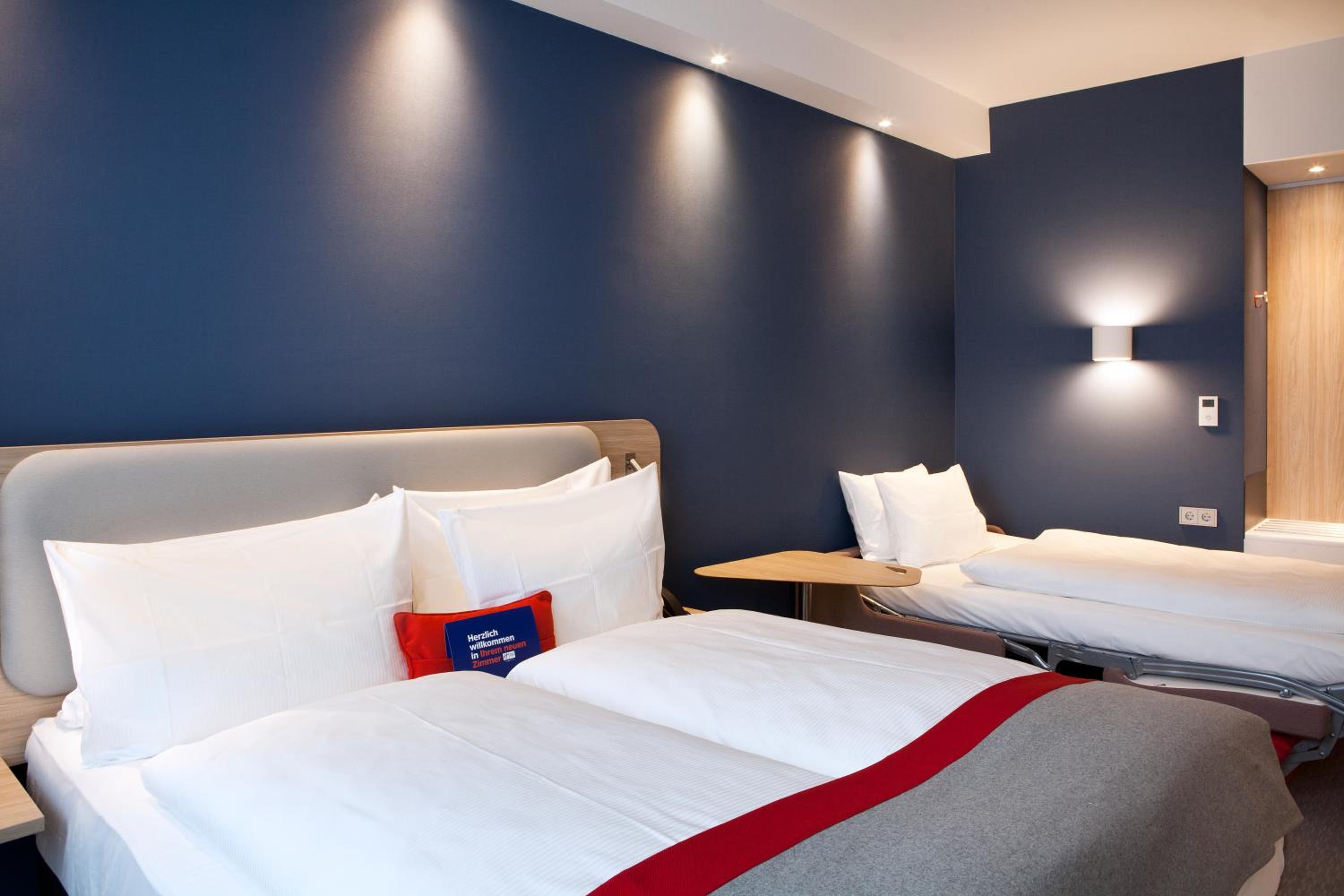 Standard Double Room with Single Sofa Bed - Photo 1