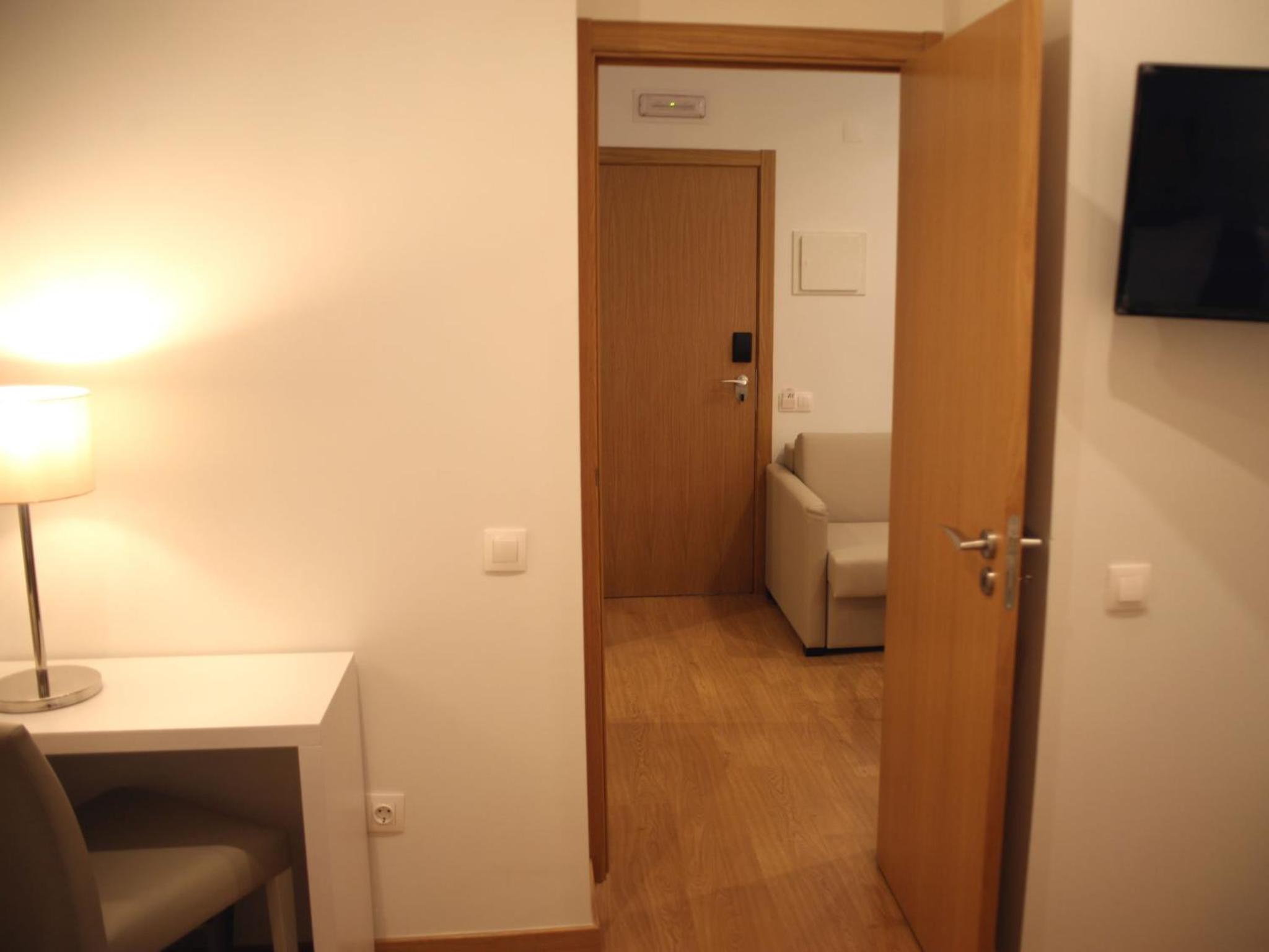 One-Bedroom Apartment photo 1